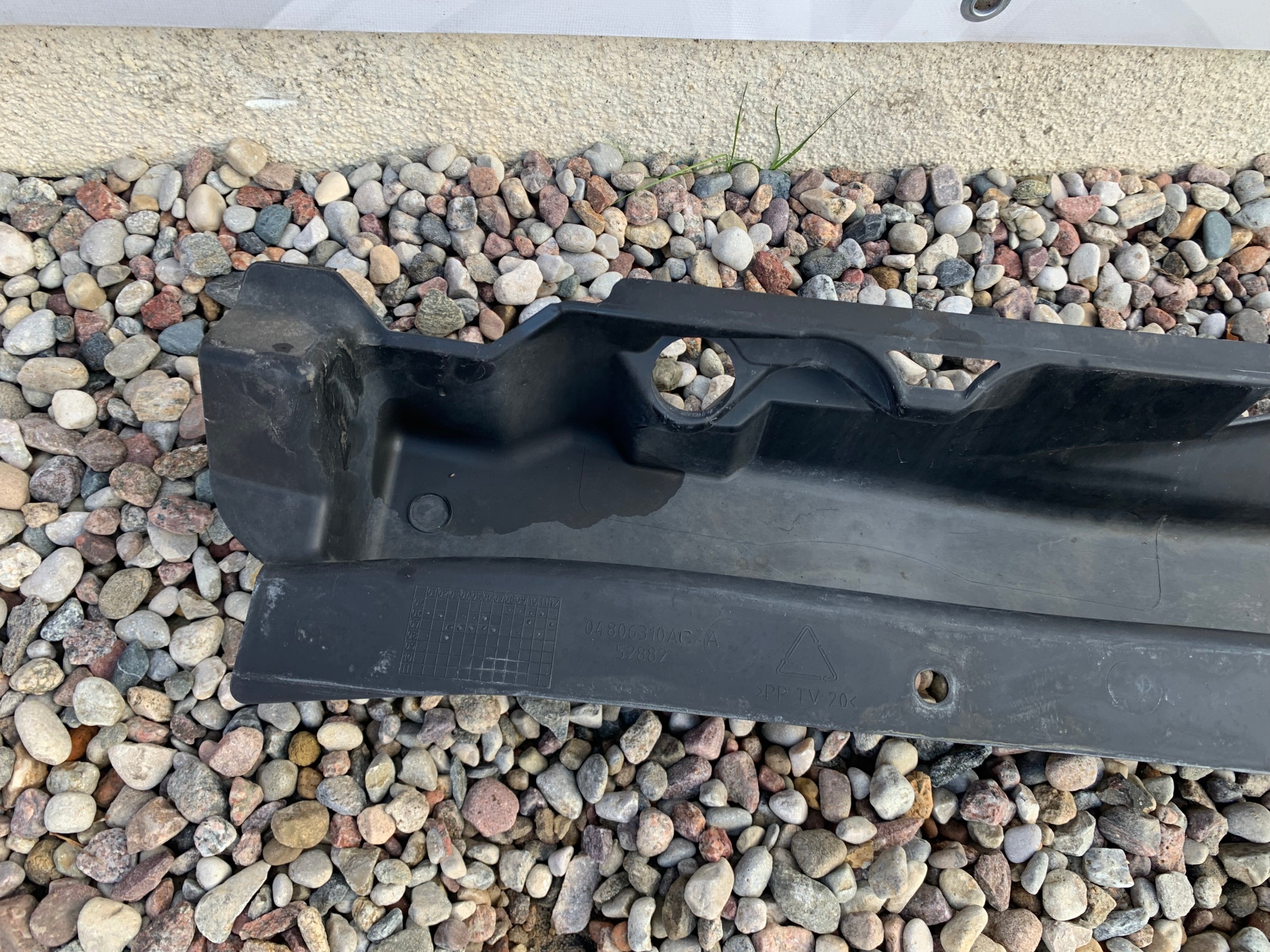 cover under the window left CHRYSLER 300C 3.0 V6 CRD 04806310AC 52882