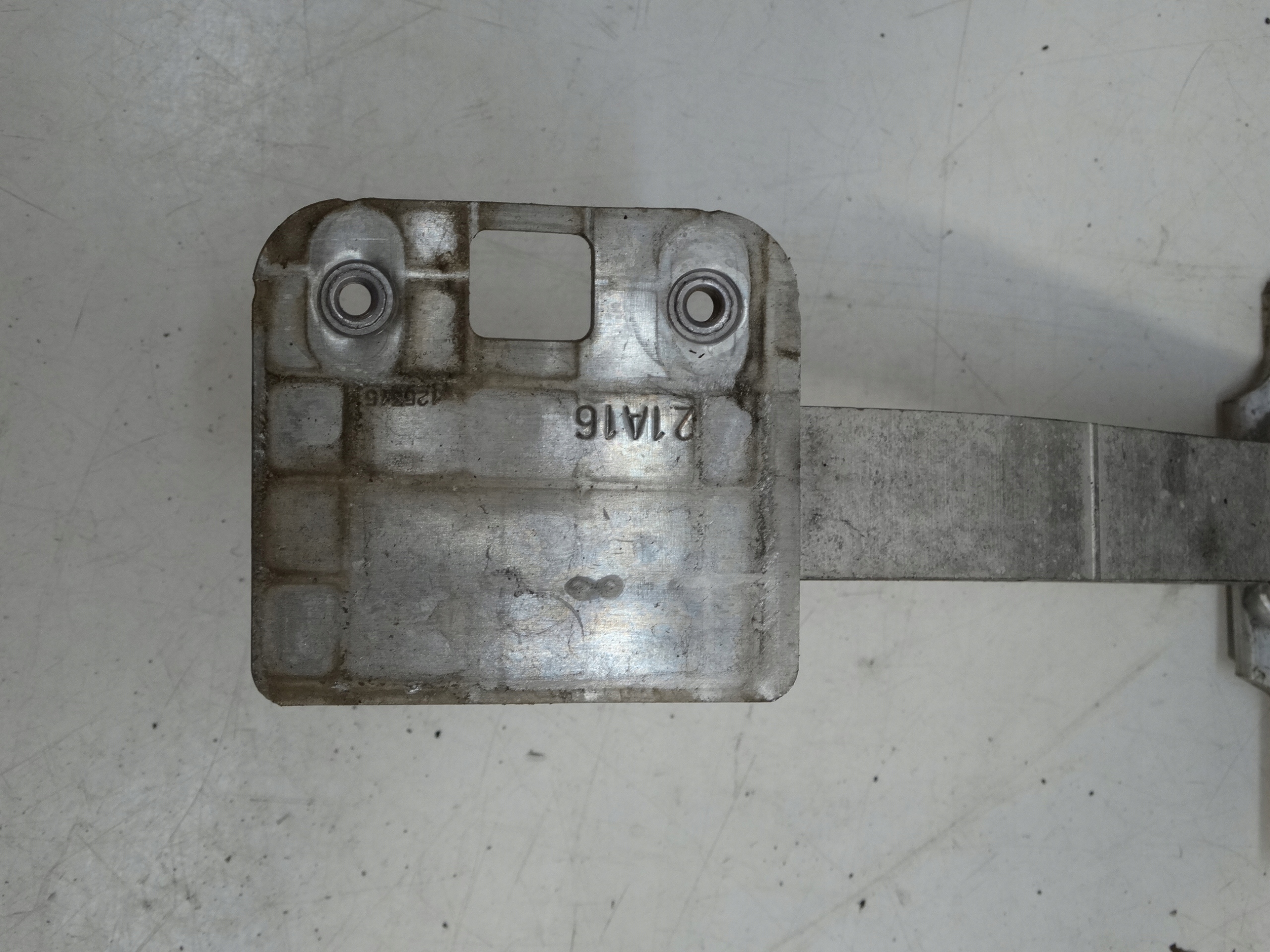 sider pillar below bumper front CITROEN C4 CACTUS 2016R. 9804370880