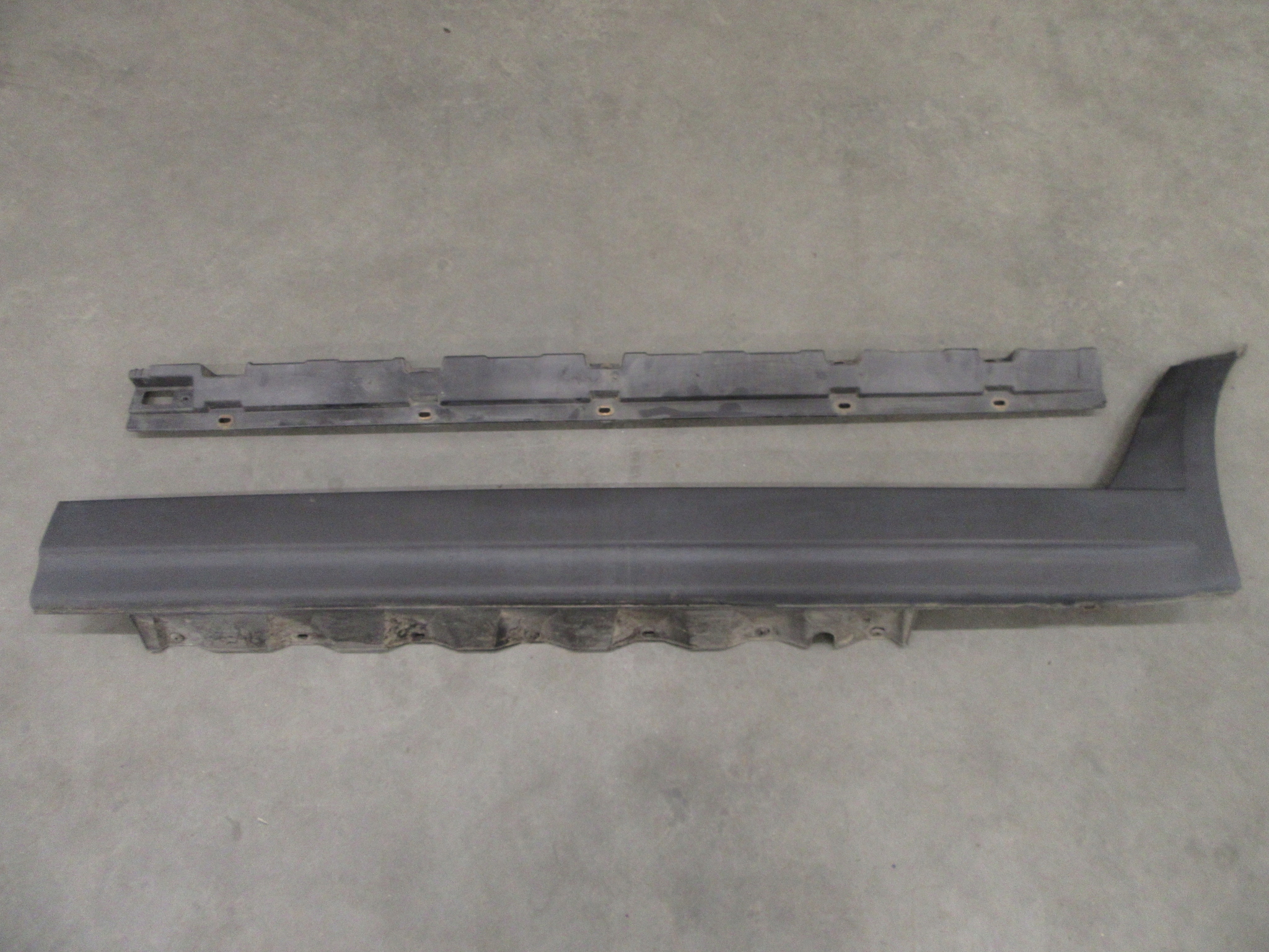 moulding threshold left holder bracket of the threshold BMW e83 X3