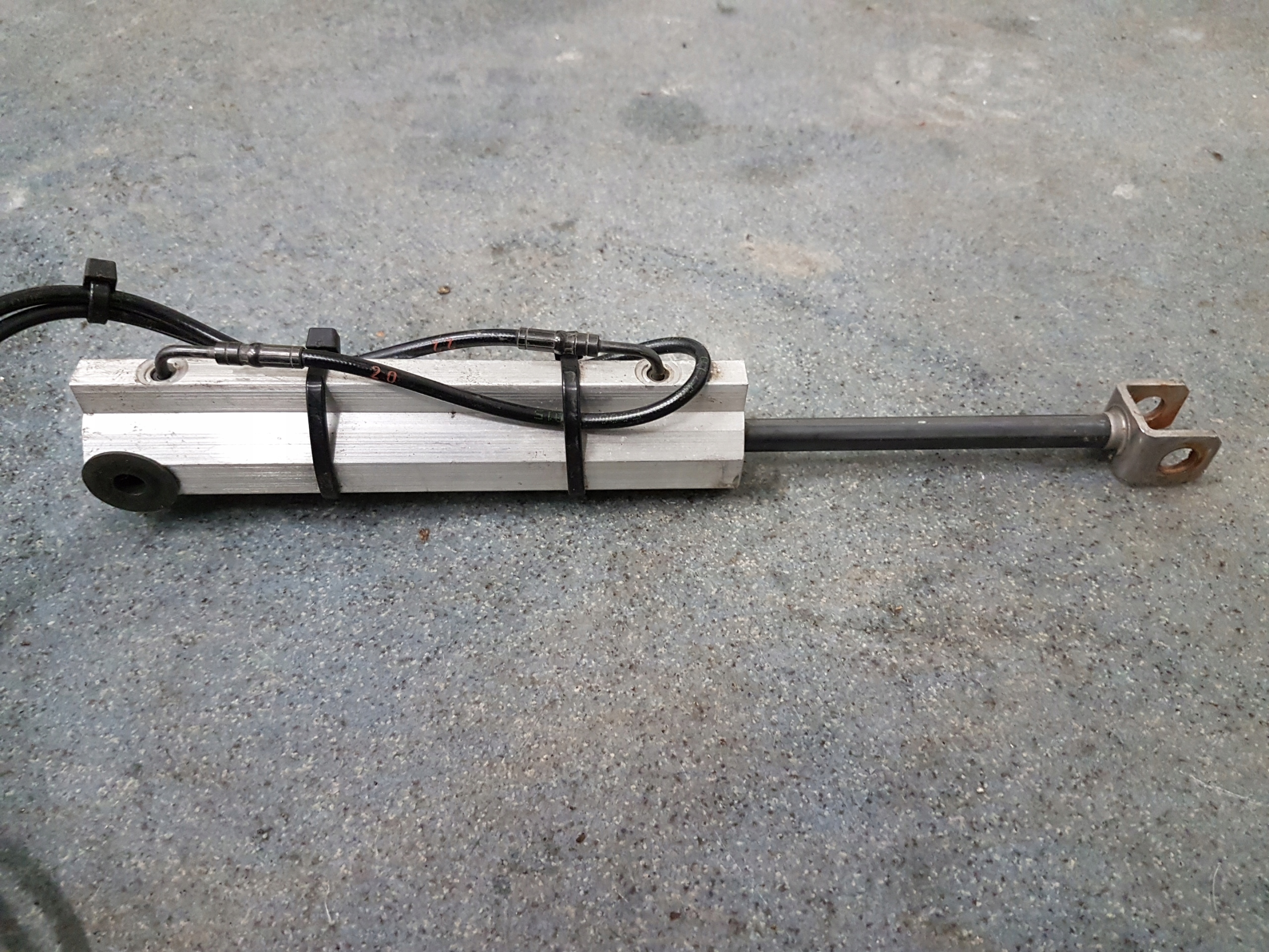 MECHANIZM DACHU SIŁOWNIKI MERCEDES SLK W171 R171 Typ samochodu Samochody osobowe