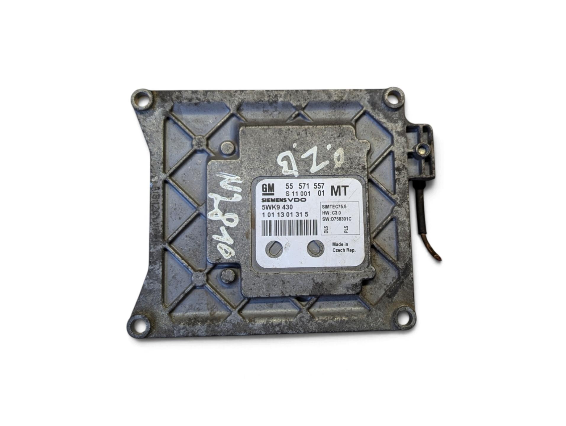 unité de commande électronique uce moteur Opel Zafira B facelift 2011 55571557