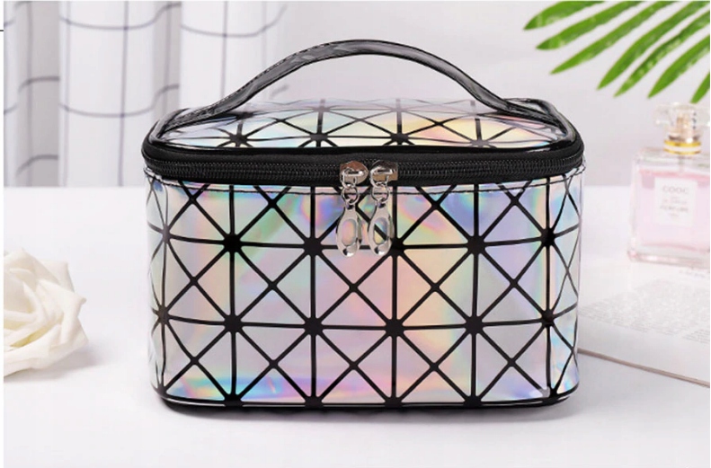 KOSMETYCZKA MAŁA DO SAMOLOTU KUFEREK KOSMETYCZNY ORGANIZER PODRÓŻNY Kolor srebrny