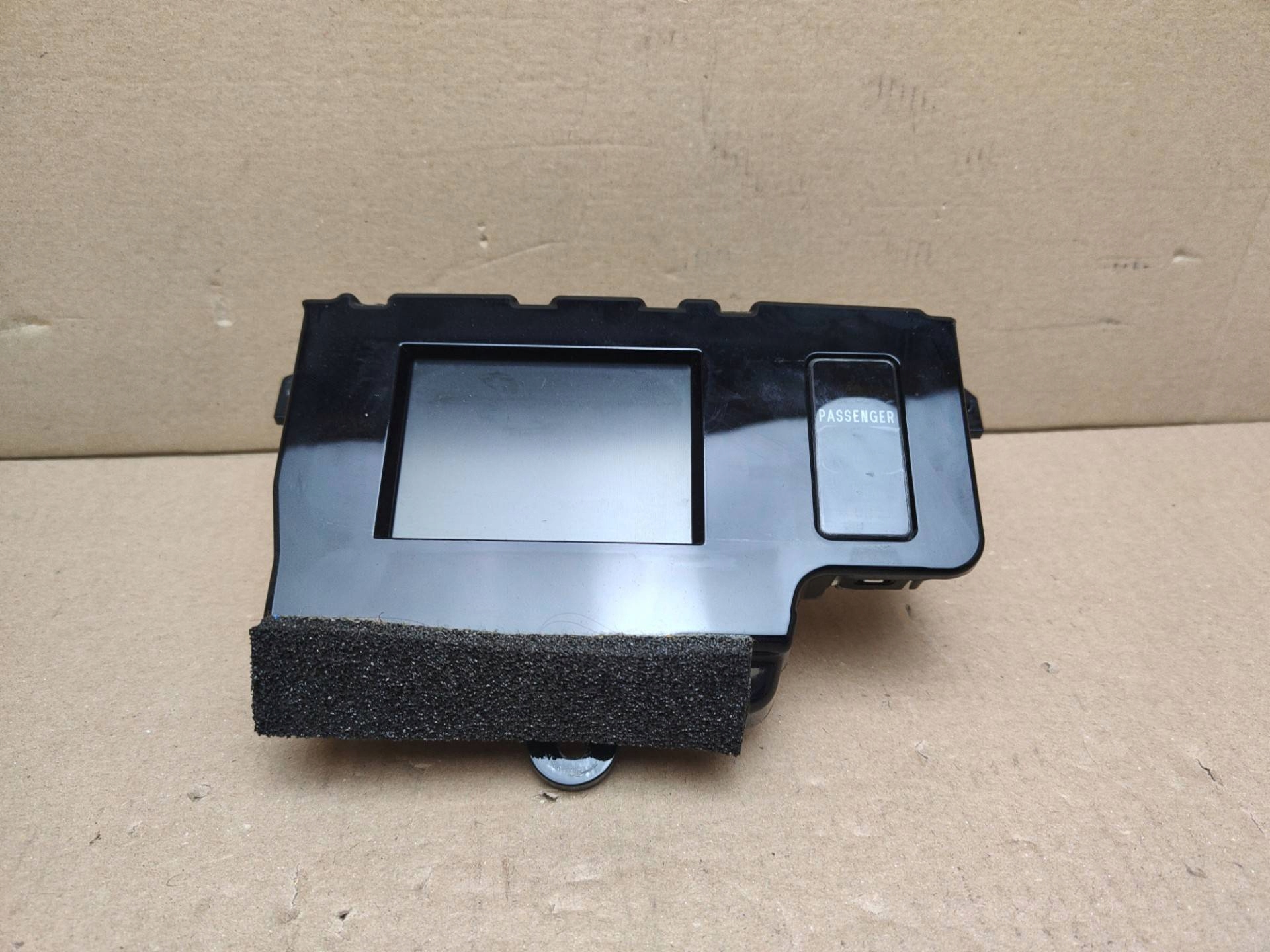 display Toyota Sienna 3 2011 83290-08040-00