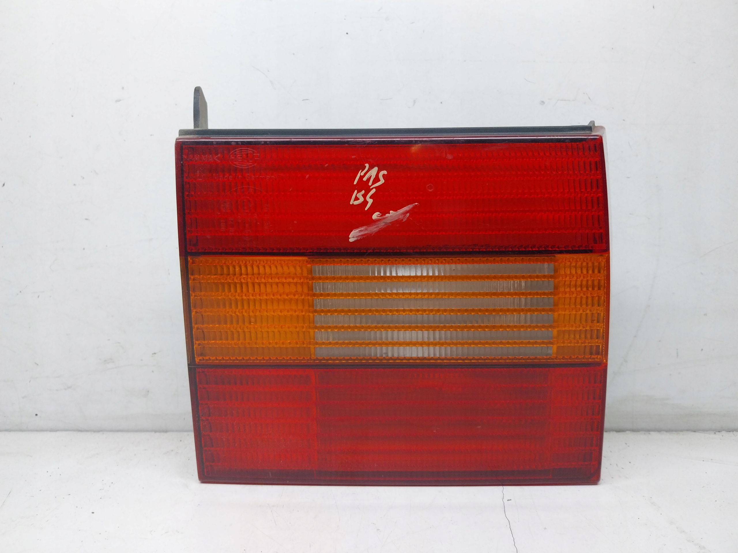 PASSAT B4 sedan light bonnet left rear part 3A5945107