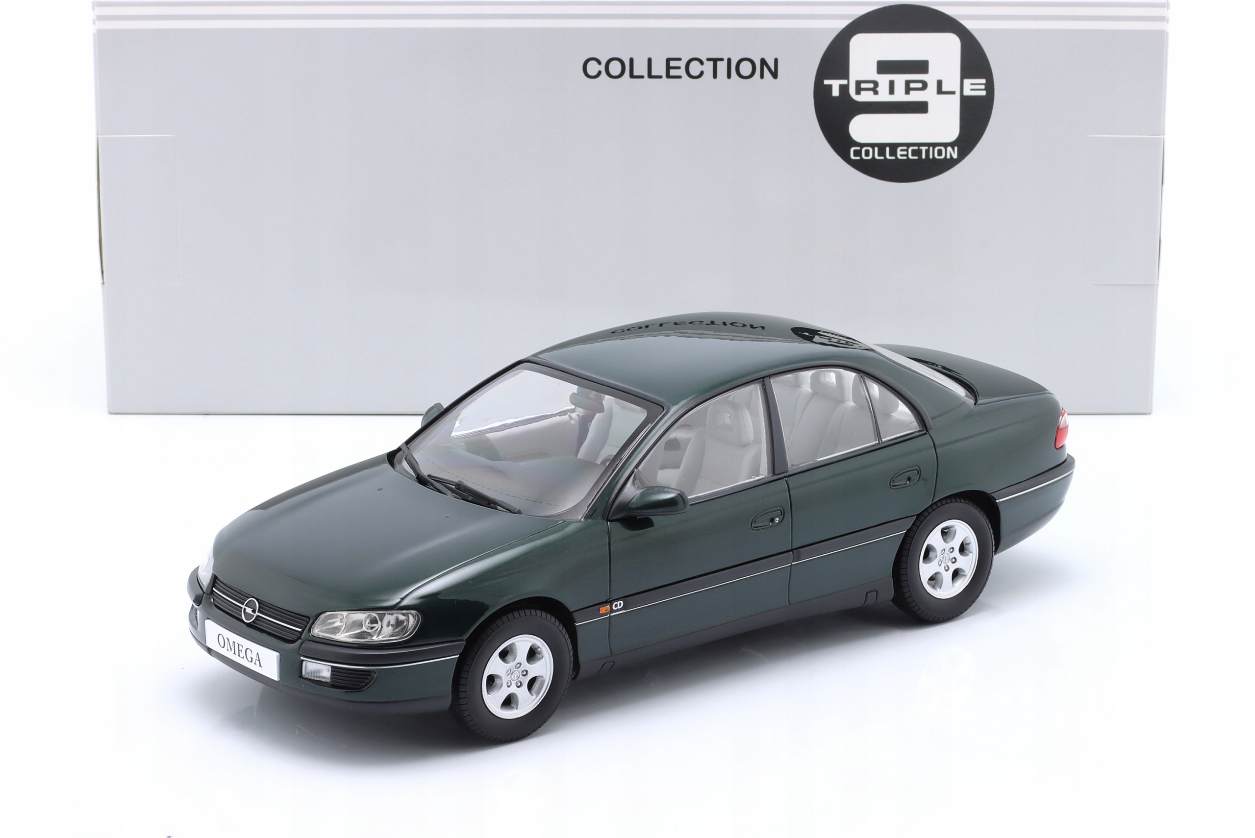 TRIPLE9 Opel Omega B 1996 Jungle Green 1:18