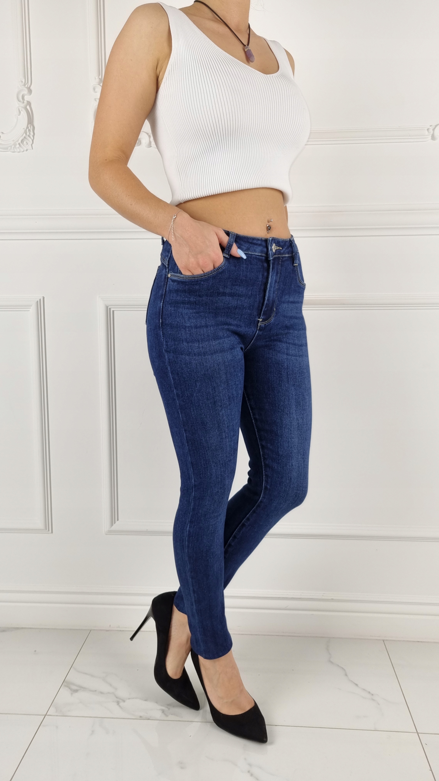 KLASYCZNE DAMSKIE SPODNIE JEAN RURKI WYSOKI STAN Model Jeans