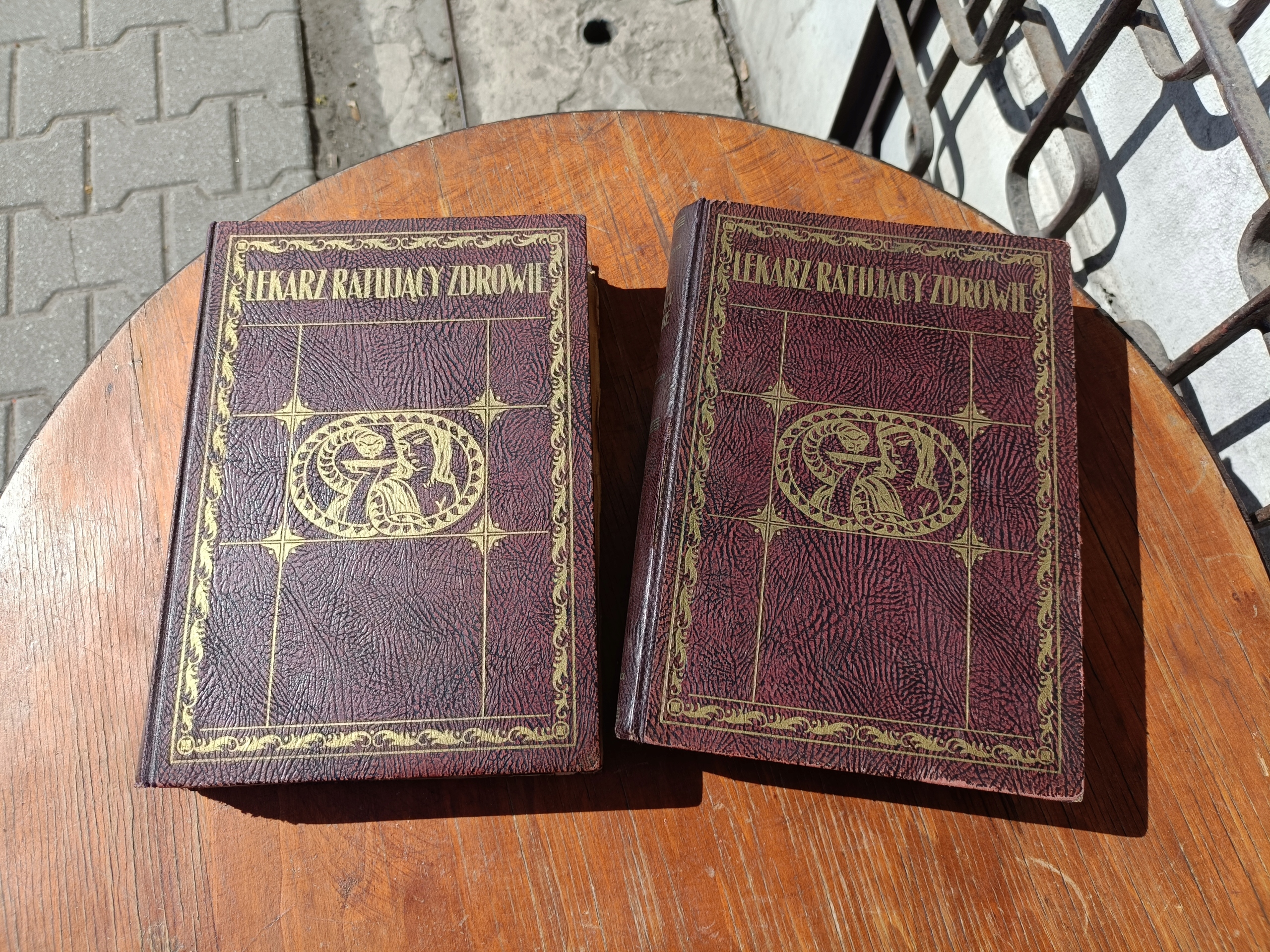 Stare książki medyczne LEKARZ RATUJĄCY ZDROWIE Tom I, II 1928 r.