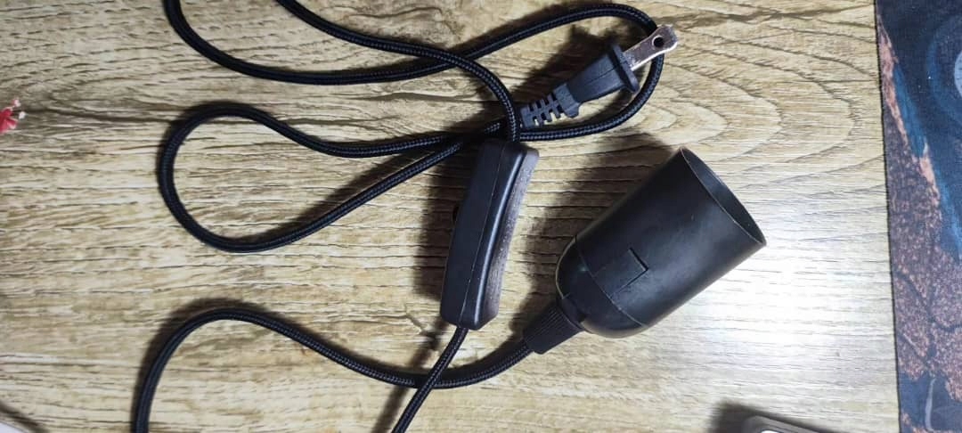 Černý opletený kabel 2,5M 100 Ks zástrčka, vypínač, objímka E26 Ul