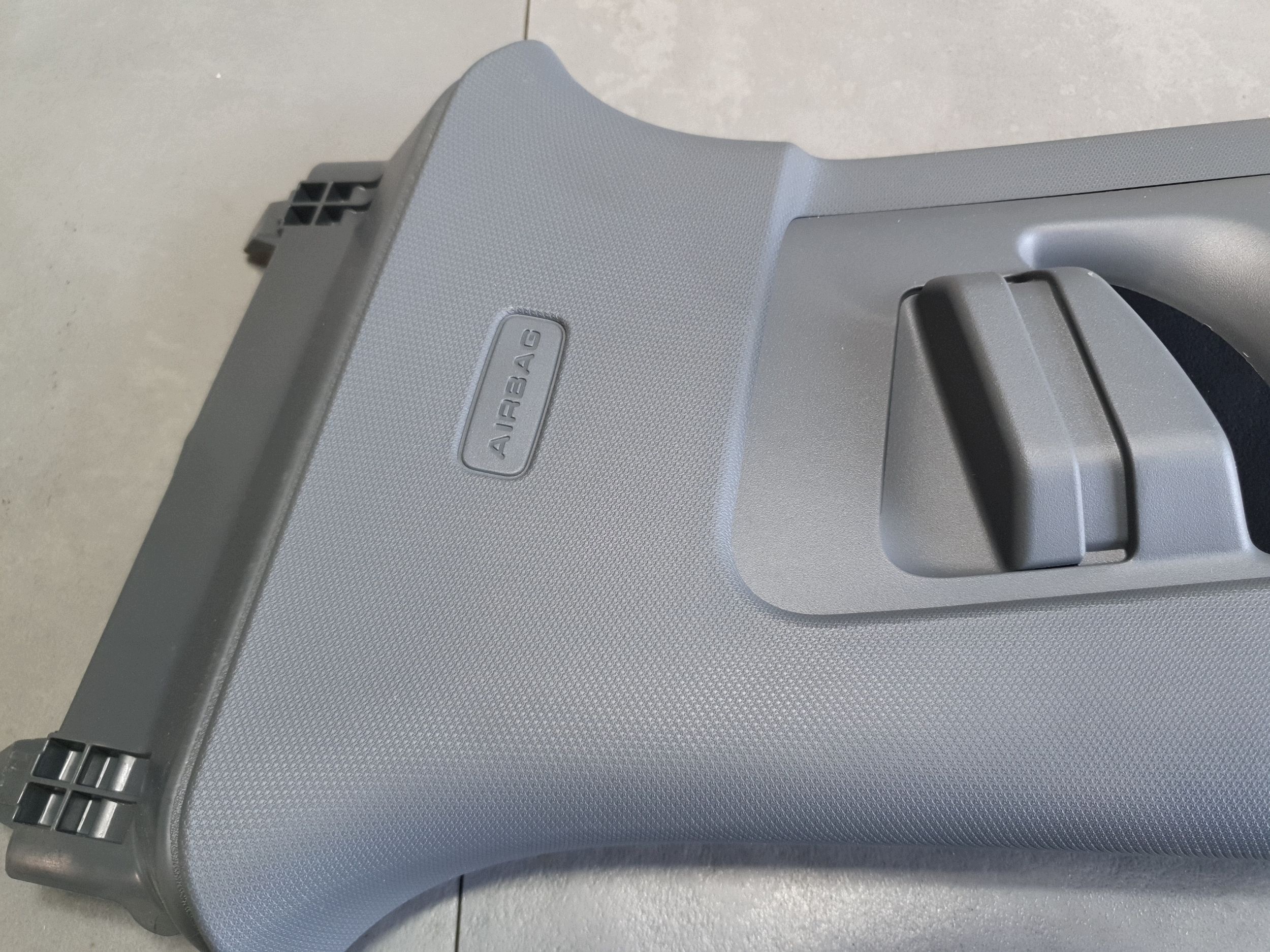 Audi A3 8Y hb cover slupka B upper left 8Y4867243
