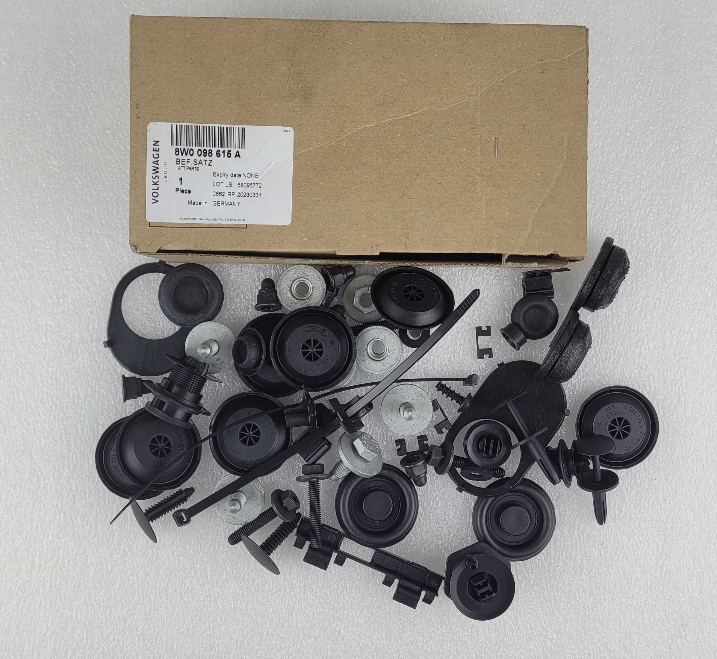 AUDI A4 B9 8W0 ZESTAW ŚRUB MOCOWAŃ MASKI 8W0098615A NOWY ORYG.