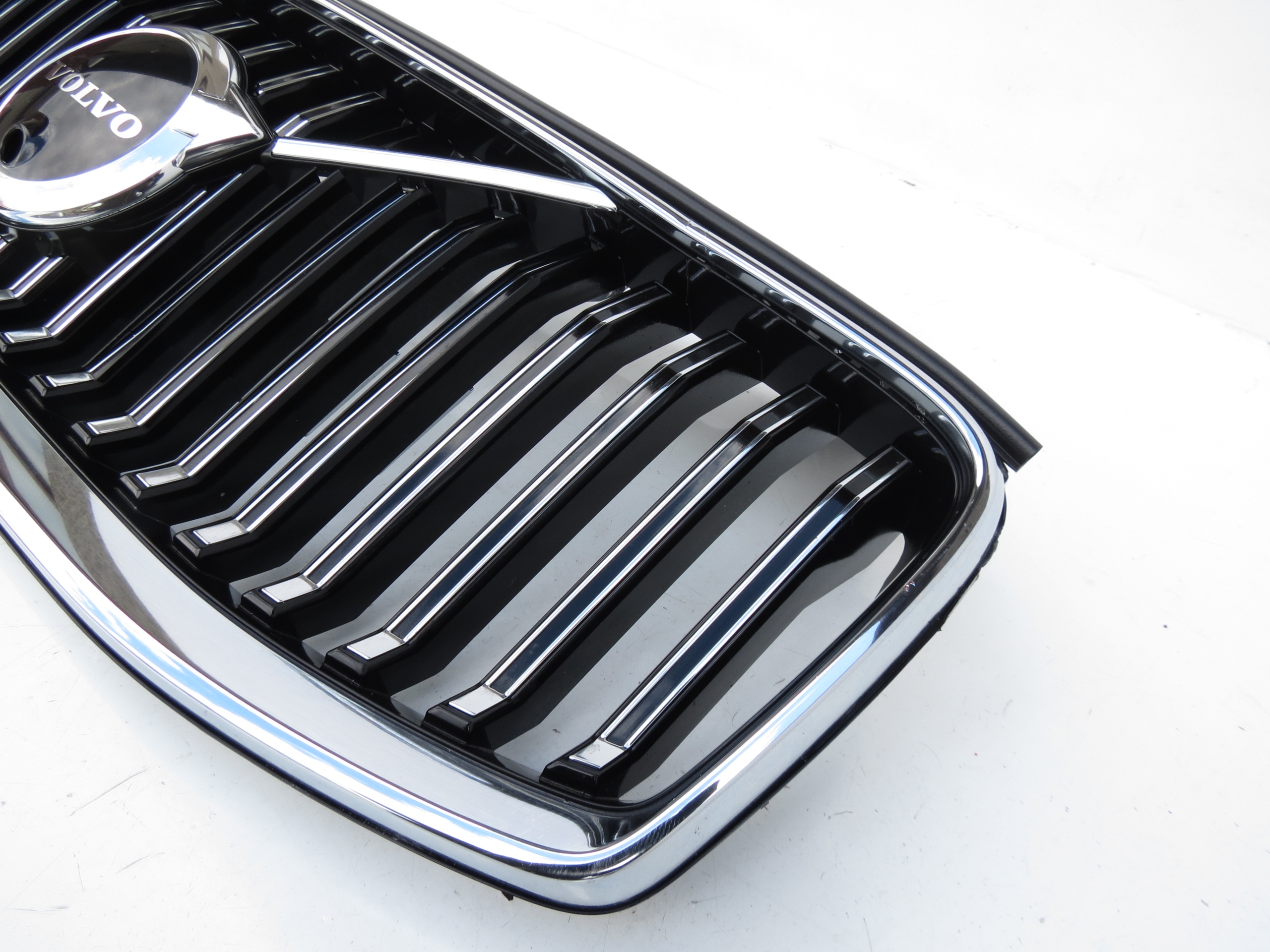 grill grille radiator KAMERA VOLVO XC60 II 17