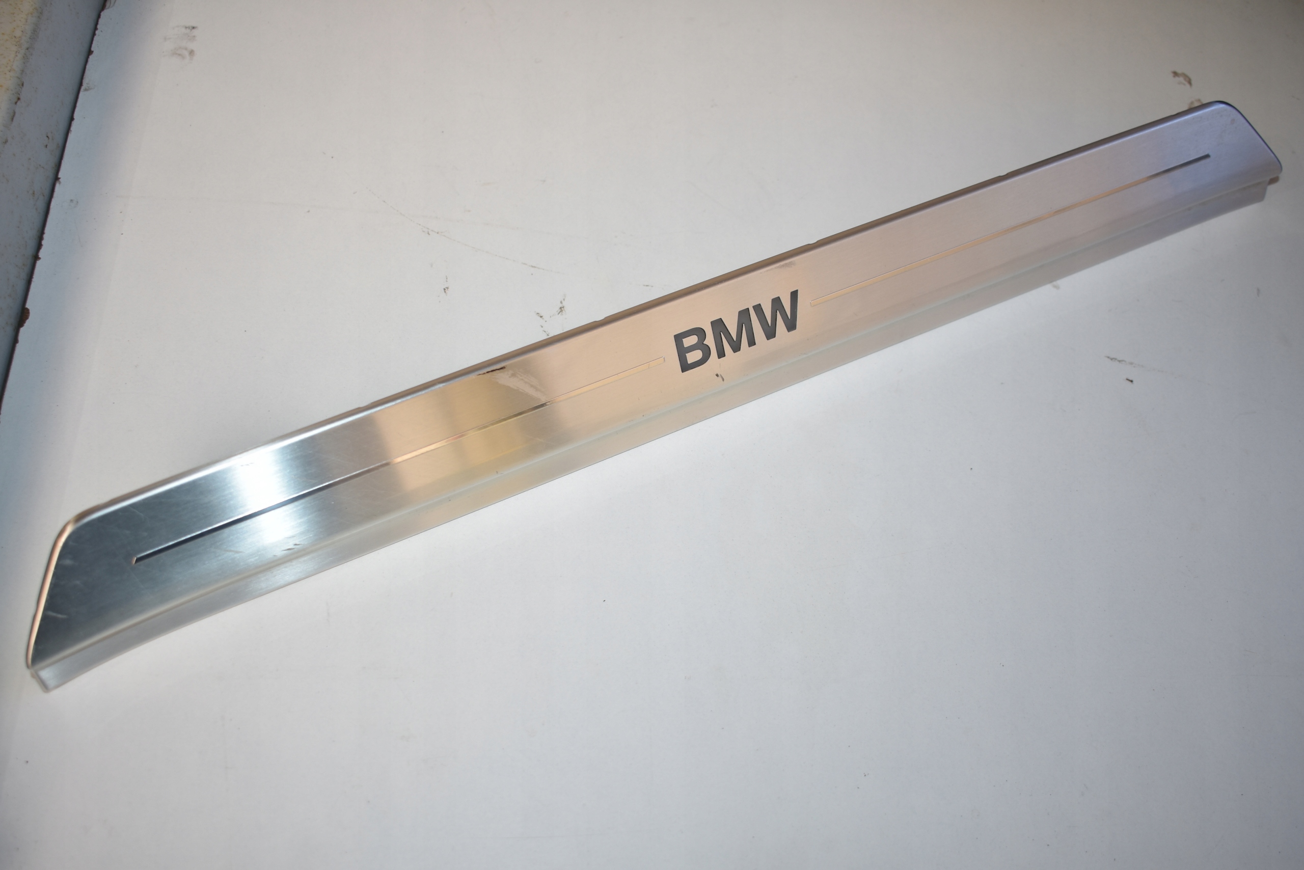 IDEALNA moulding cap threshold LED left front front BMW G70 1