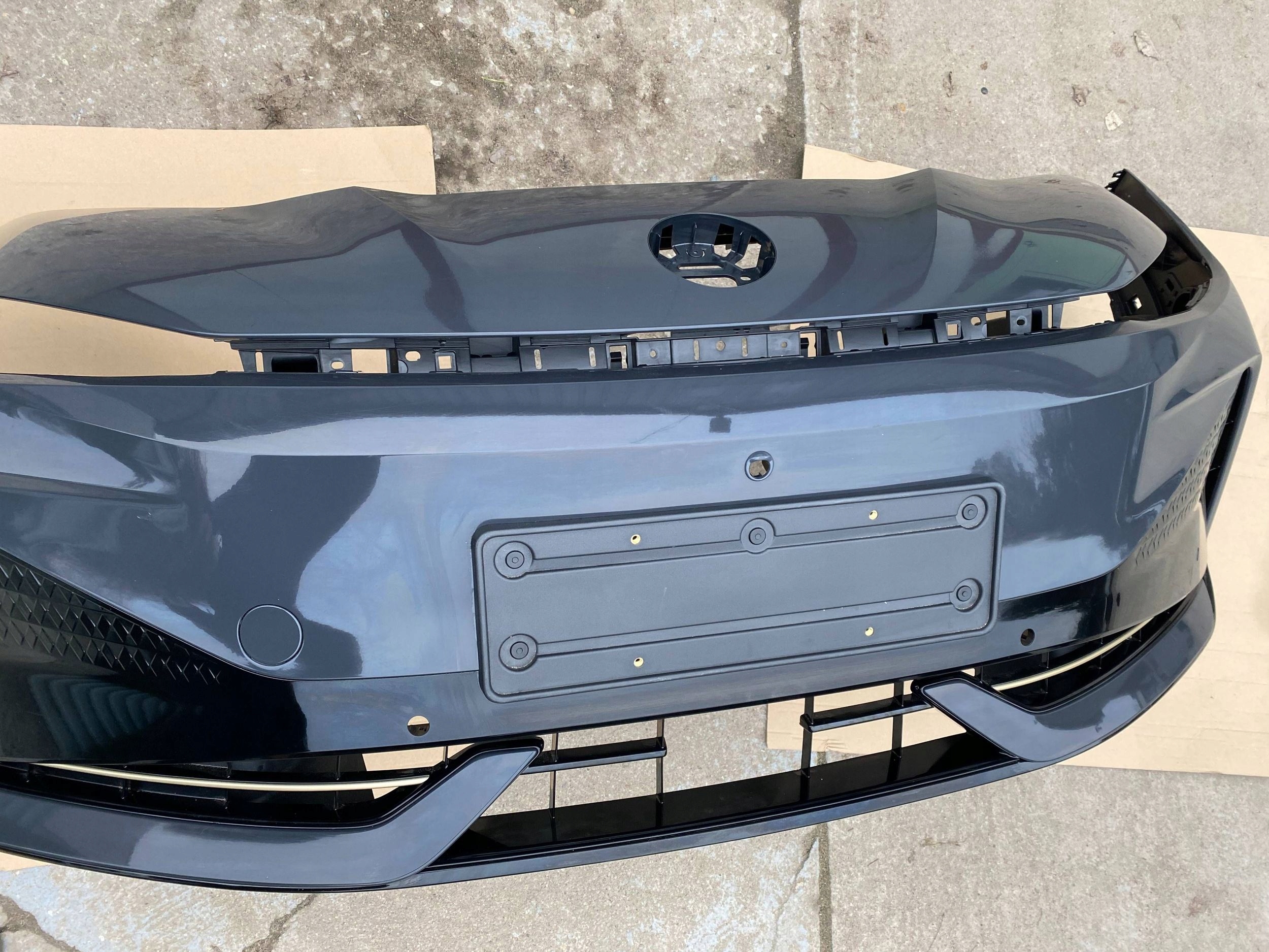 VW ID UNYX 07 complete bumper front front PDC KAMERA 11M807575
