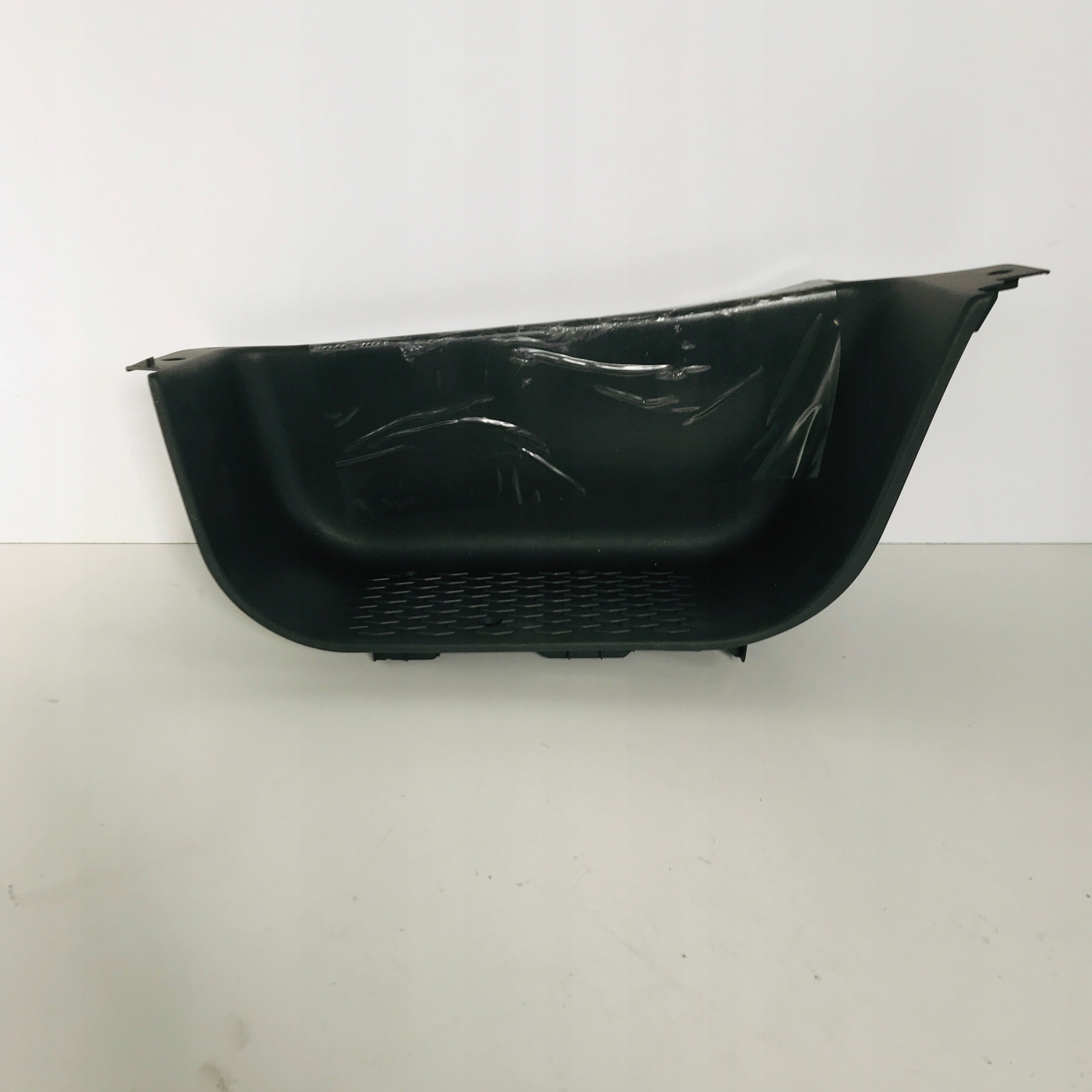 5801257176 - ГРАДУС ПОРОГА КАБИНЫ ПРАВЫЙ IVECO DAILY 11-14 НОВЫЙ