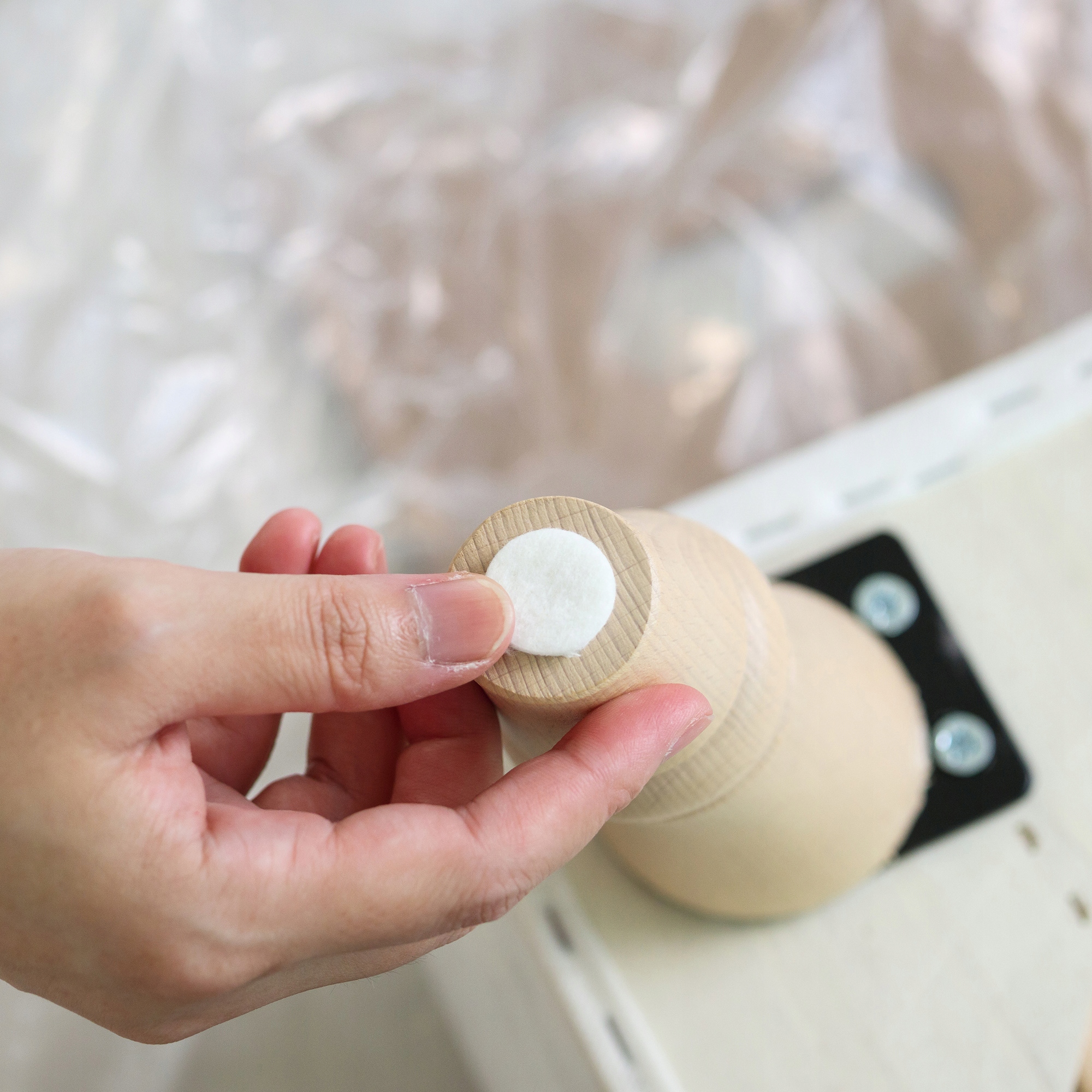 12 SZT FILC PODKŁADKI POD KRZESŁA NOGI MEBLE FI 28 Materiał filc