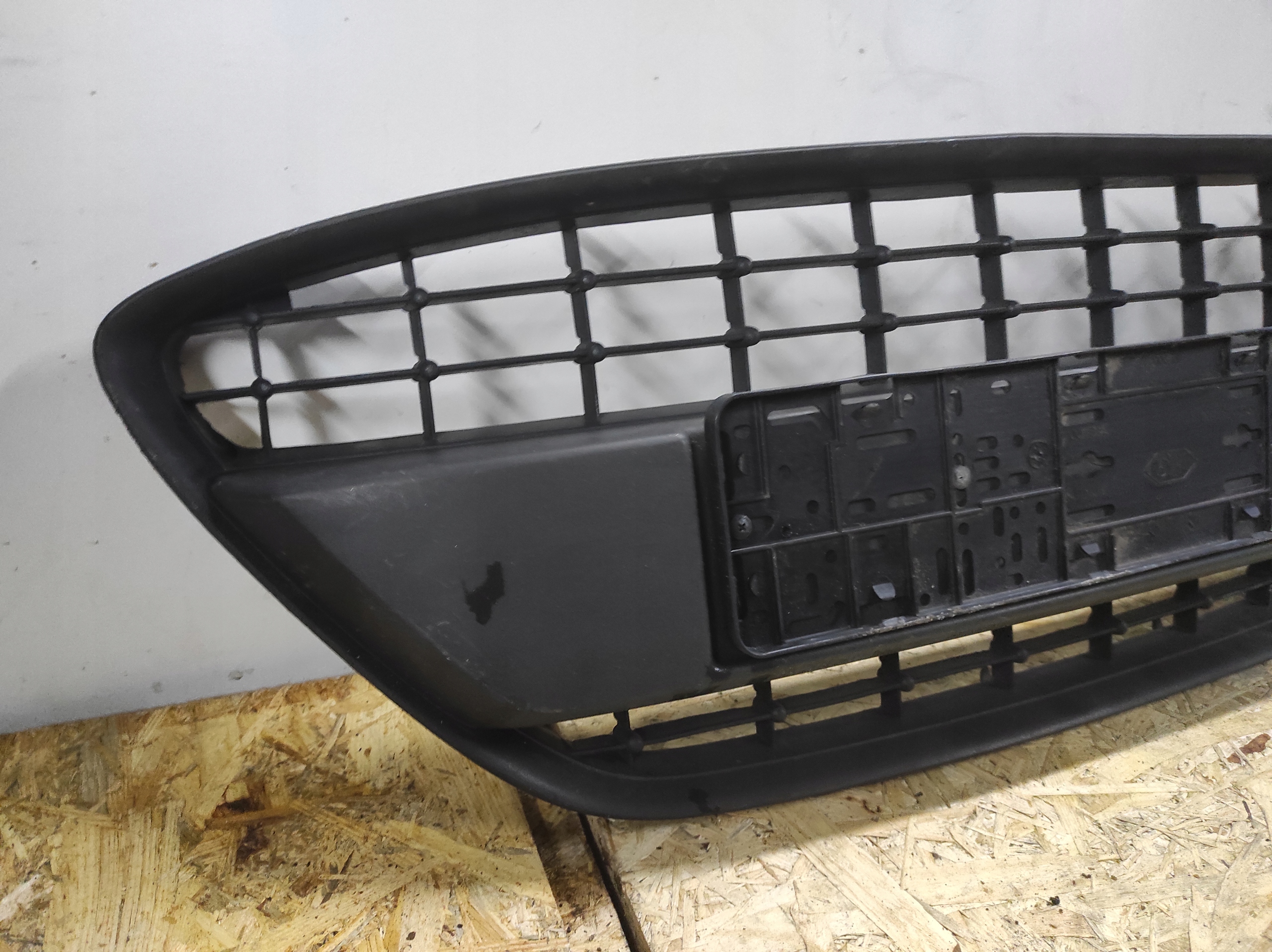 FORD FIESTA MK7 08-13 grille grid 8A6117B968B