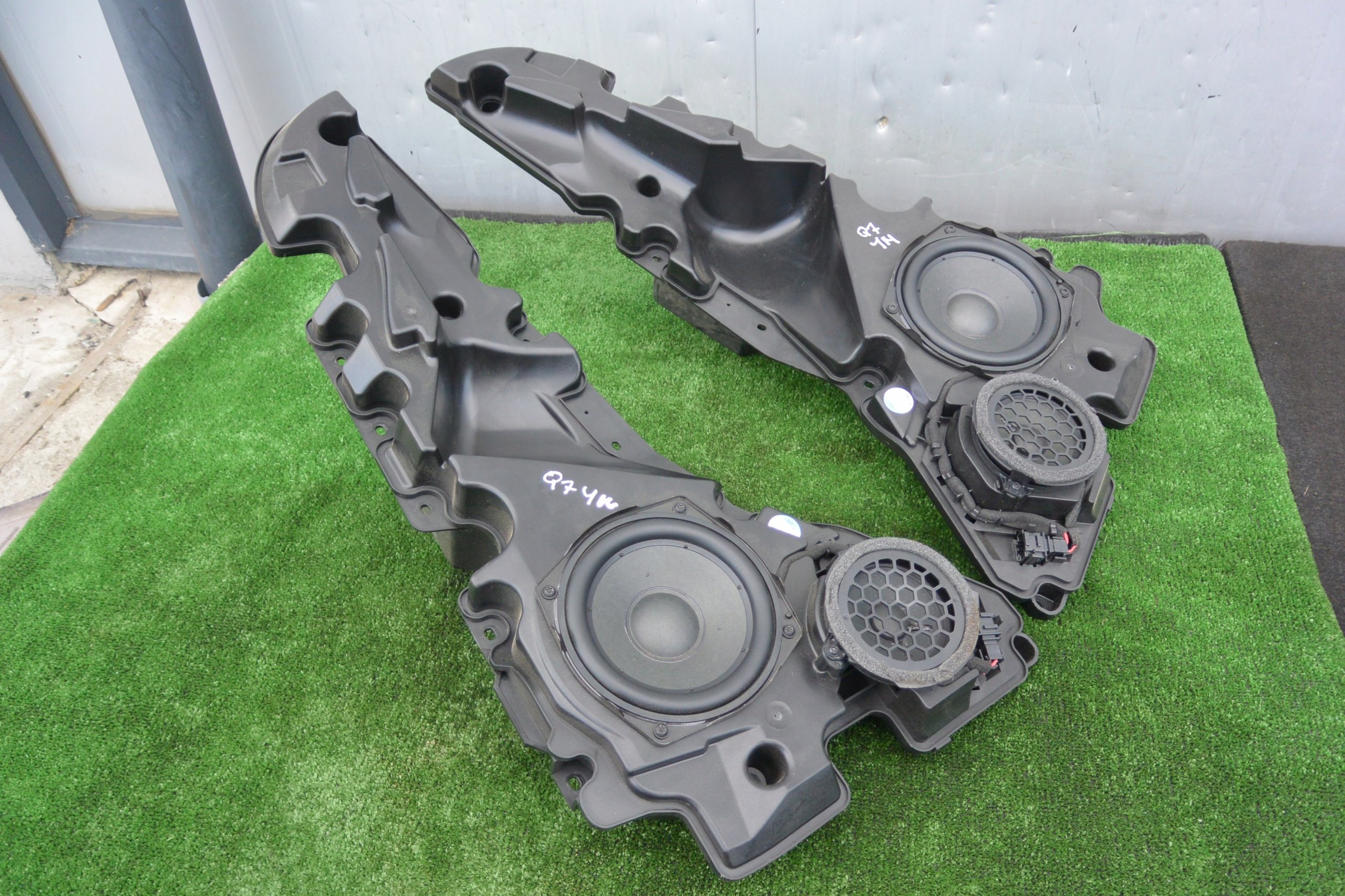 speaker door left right front AUDI Q8 SQ8 4M8