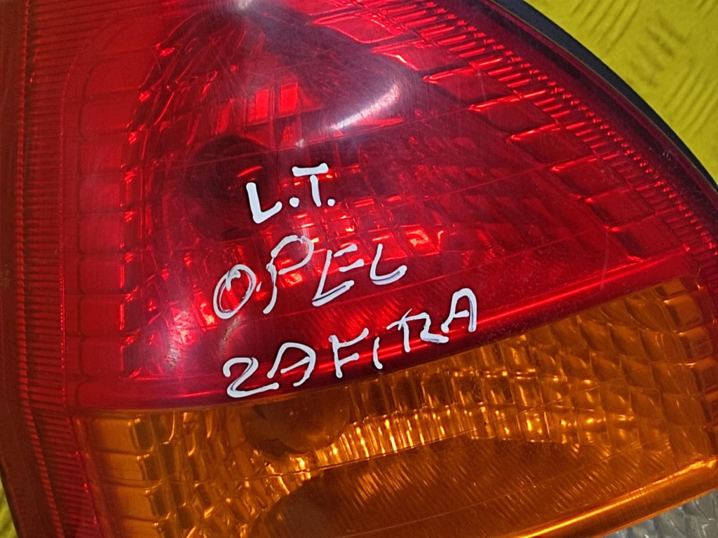 OPEL ZAFIRA A light left rear part
