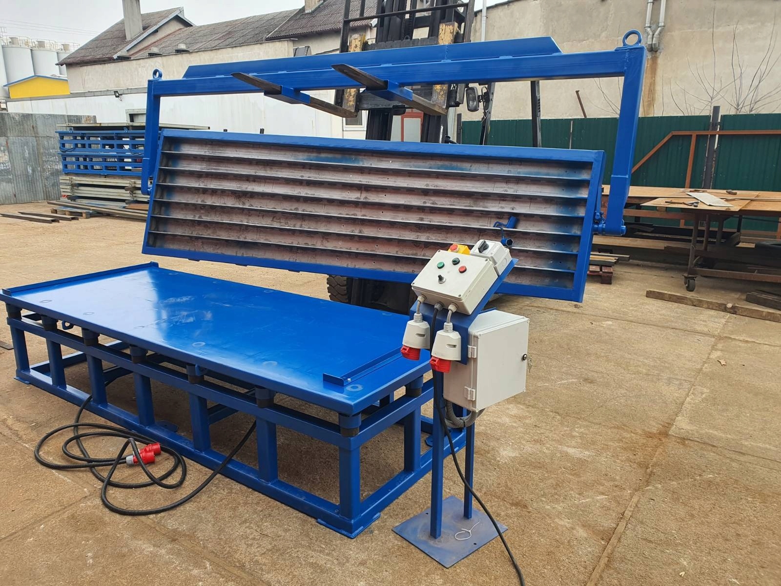 Forma stalowa do produkcji słupków do siatki 3,5 m