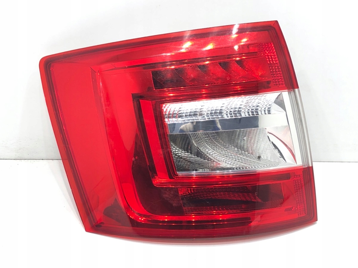 LAMPA LEWY TYŁ SKODA OCTAVIA III 5E9945095B Kombi