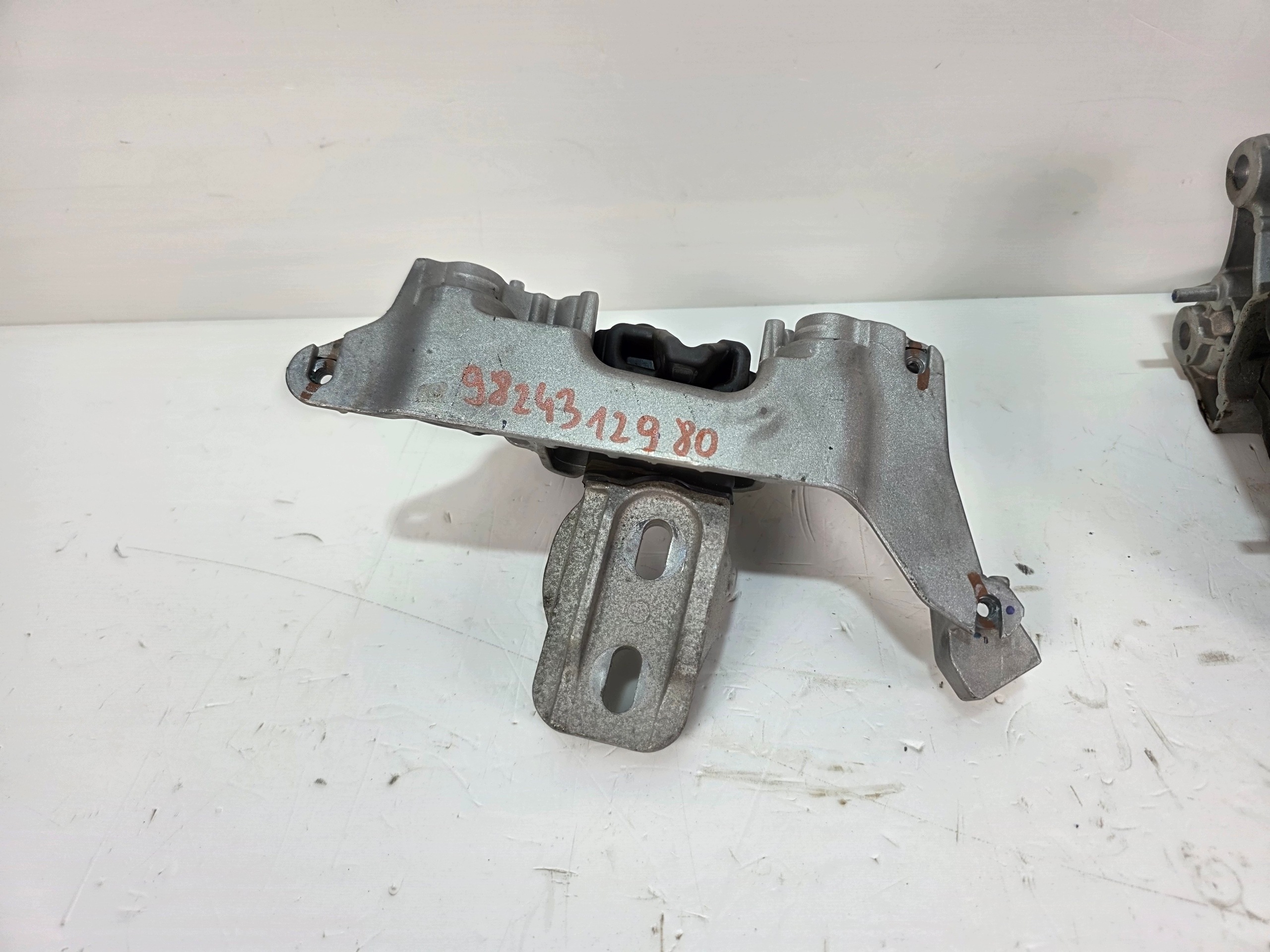 holder engine mount JEEP AVENGER YPSILON IV CORSA PEUGEOT 208 9824312980