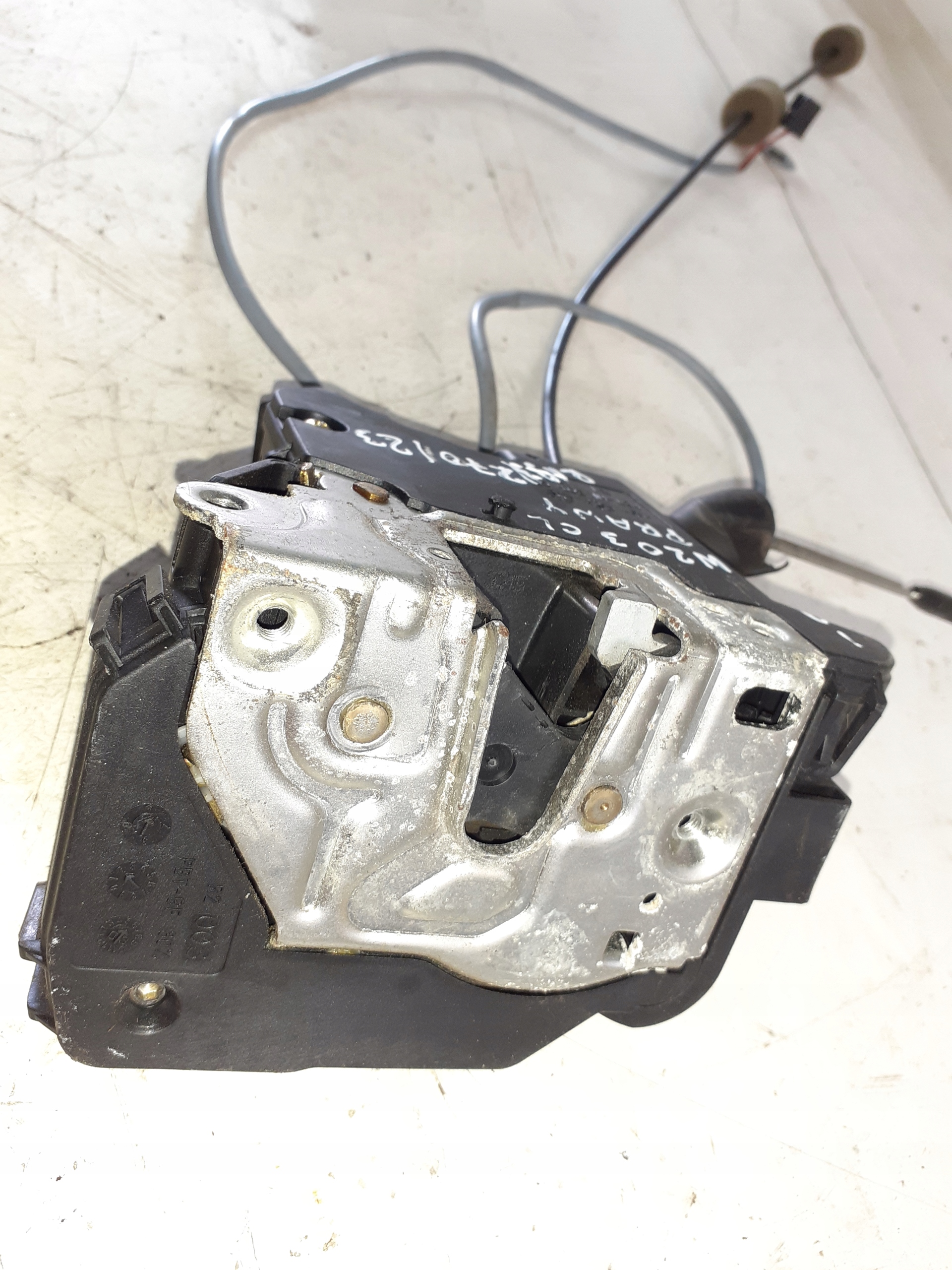 lock door right front MERCEDES W203 2037200235