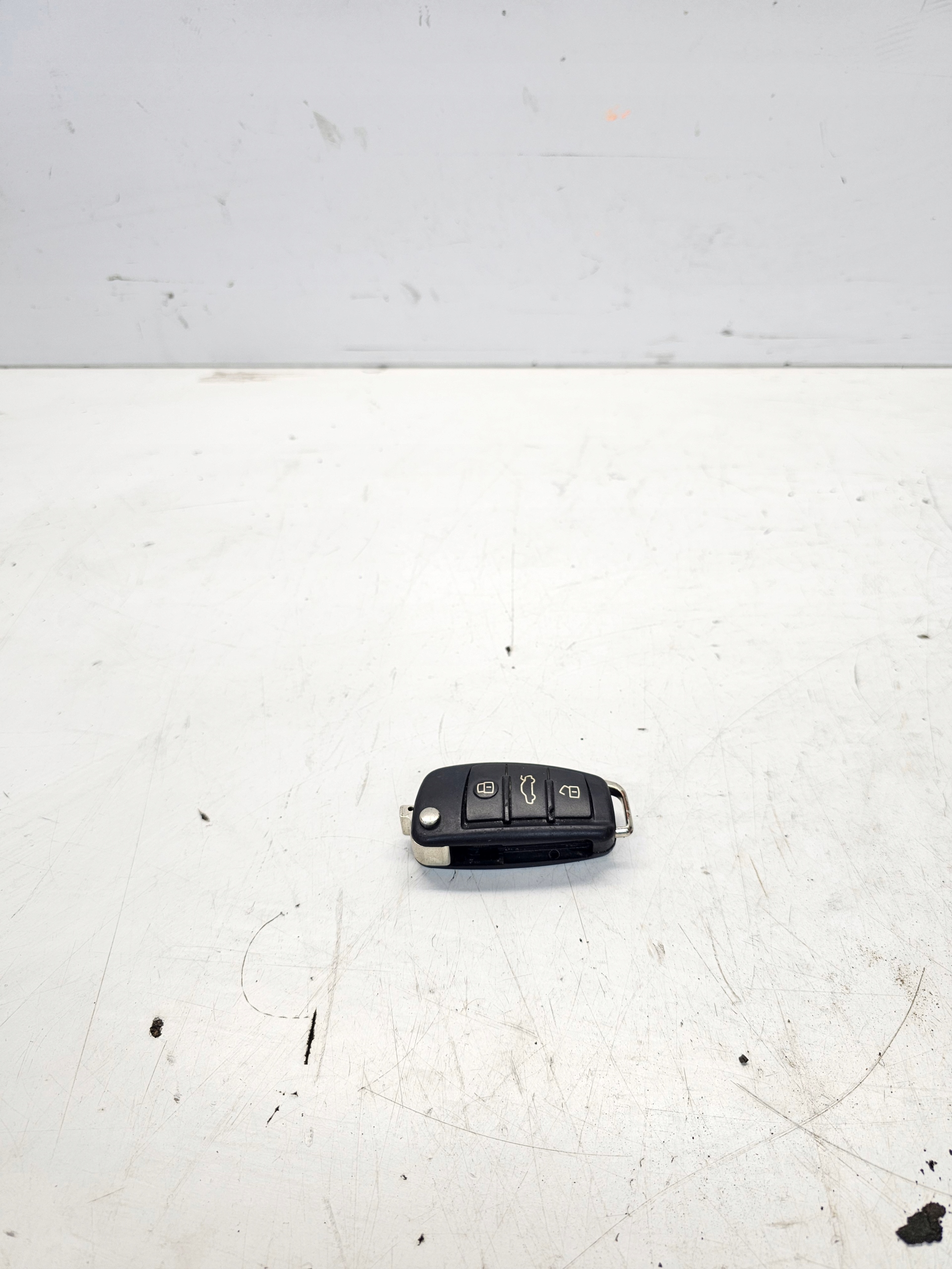 key PILOT SCYZORYK AUDI A3 8P 8P0837220D 3/24