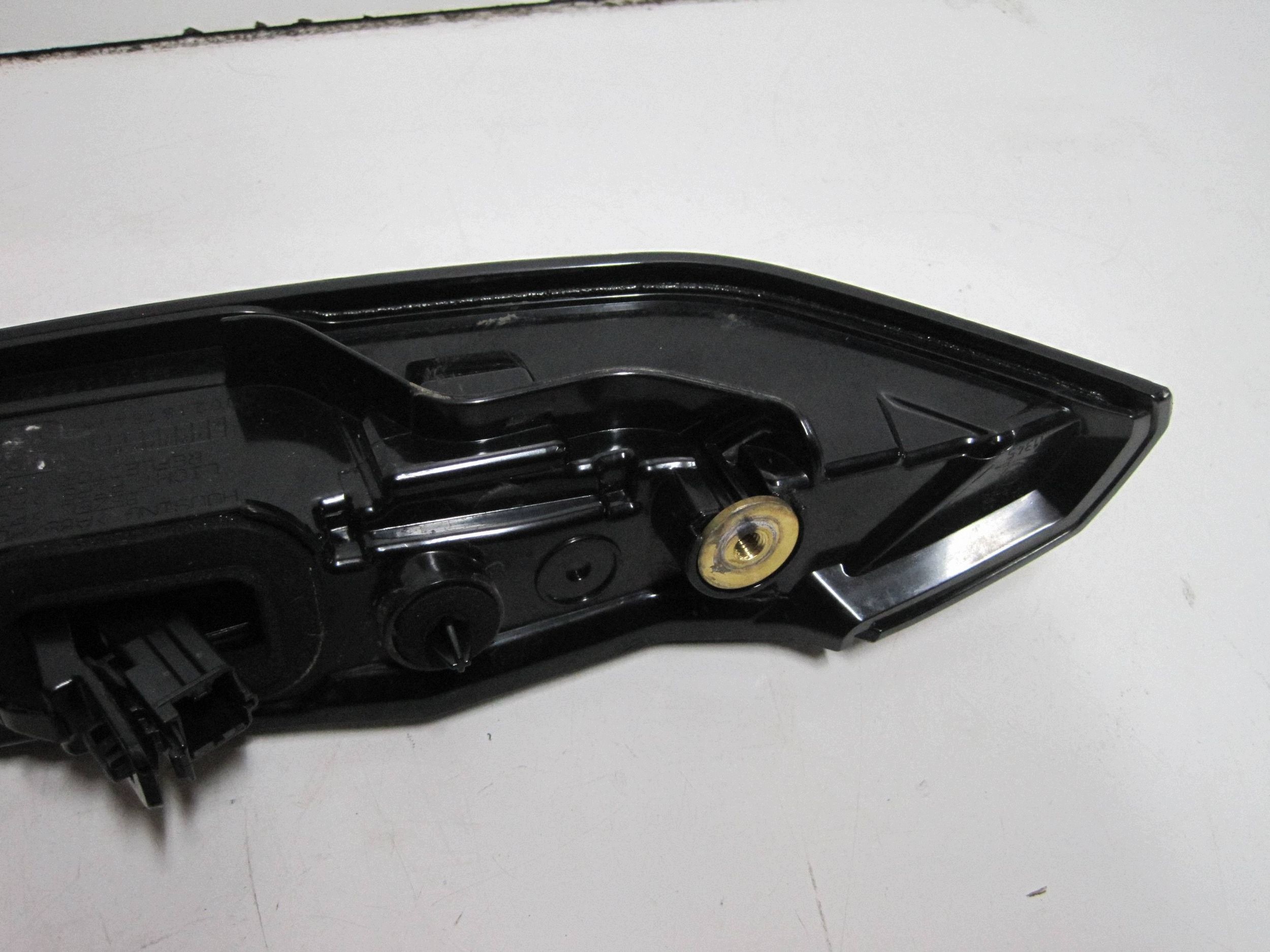 feu arrière droit prise CITROEN C4 III E-C4 9831120880