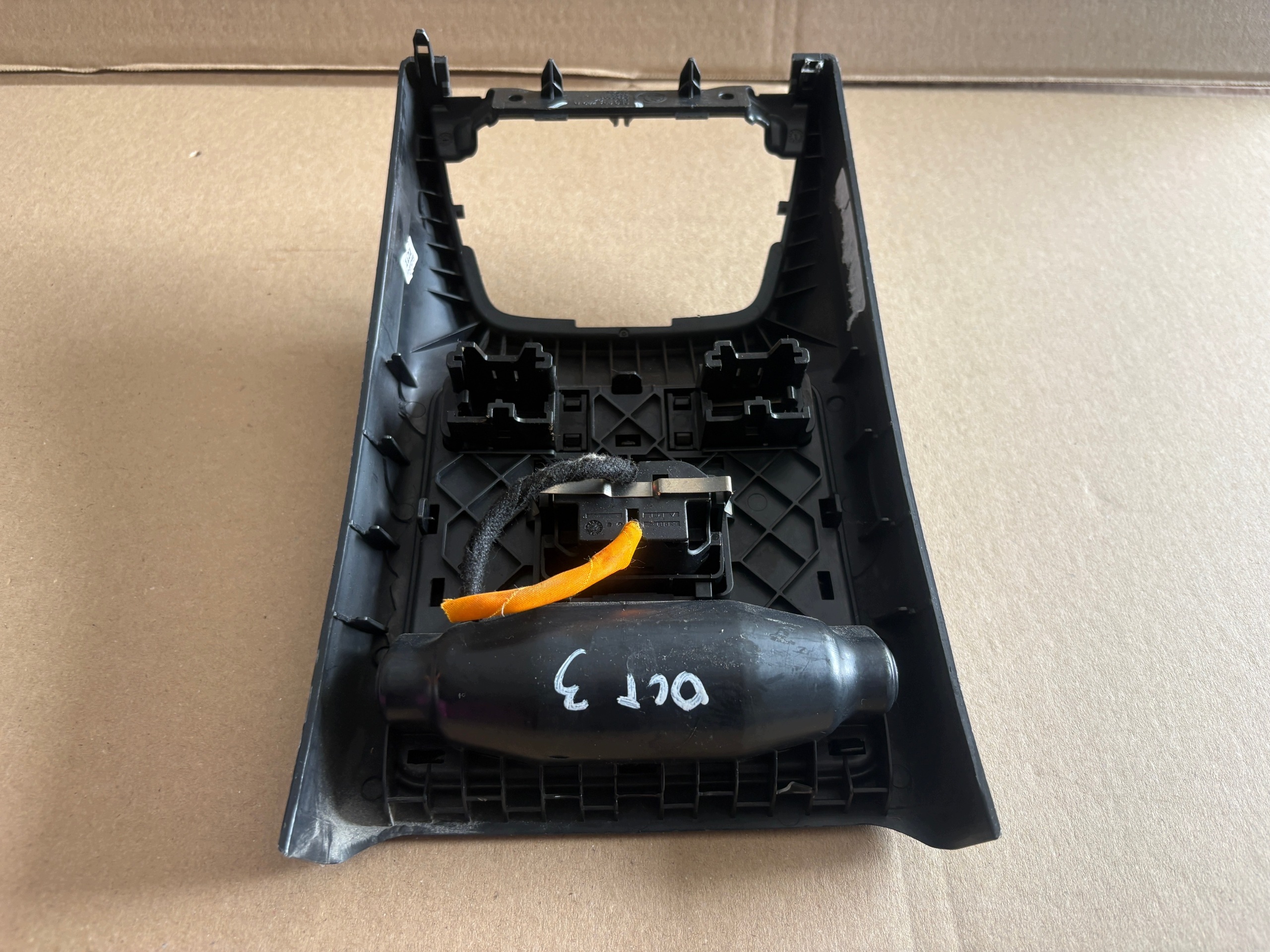 SKODA OCTAVIA III TUNEL mitte PANEL hinten 5E0857289B