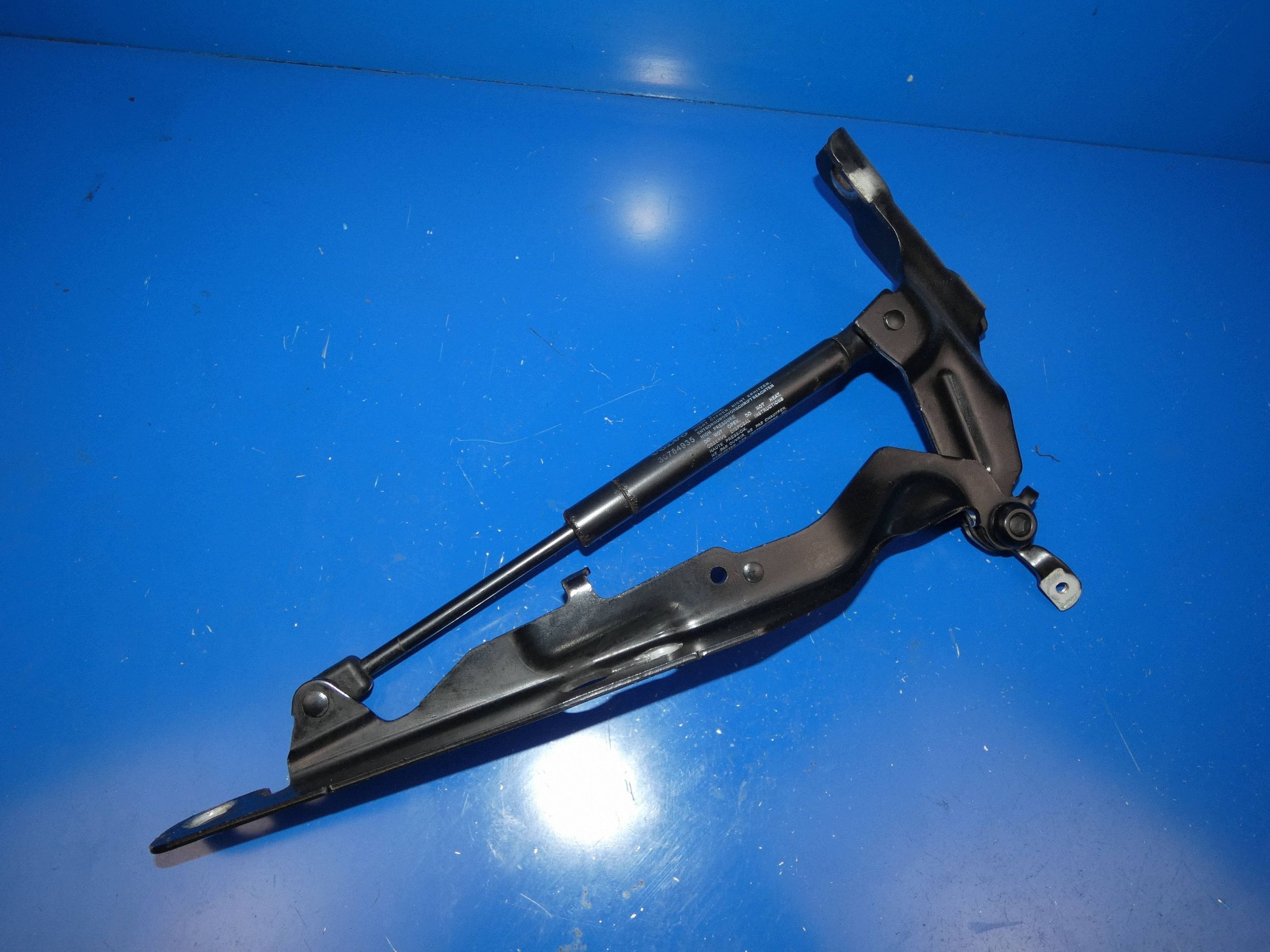 VOLVO XC60 and LIFT 13- hinge bonnets left front