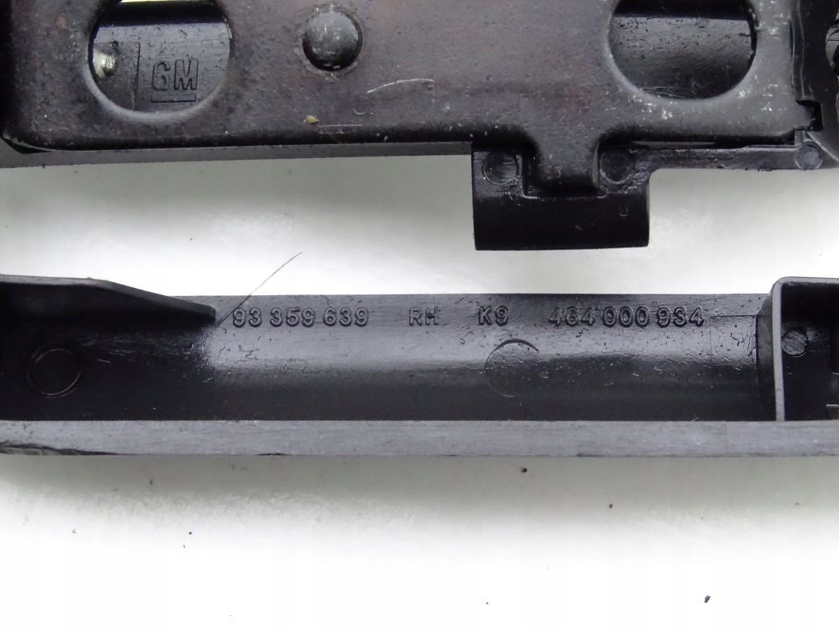 OPEL MERIVA A OSŁONA PROWADNICY FOTELA PRAWY TYŁ Producent części Opel OE