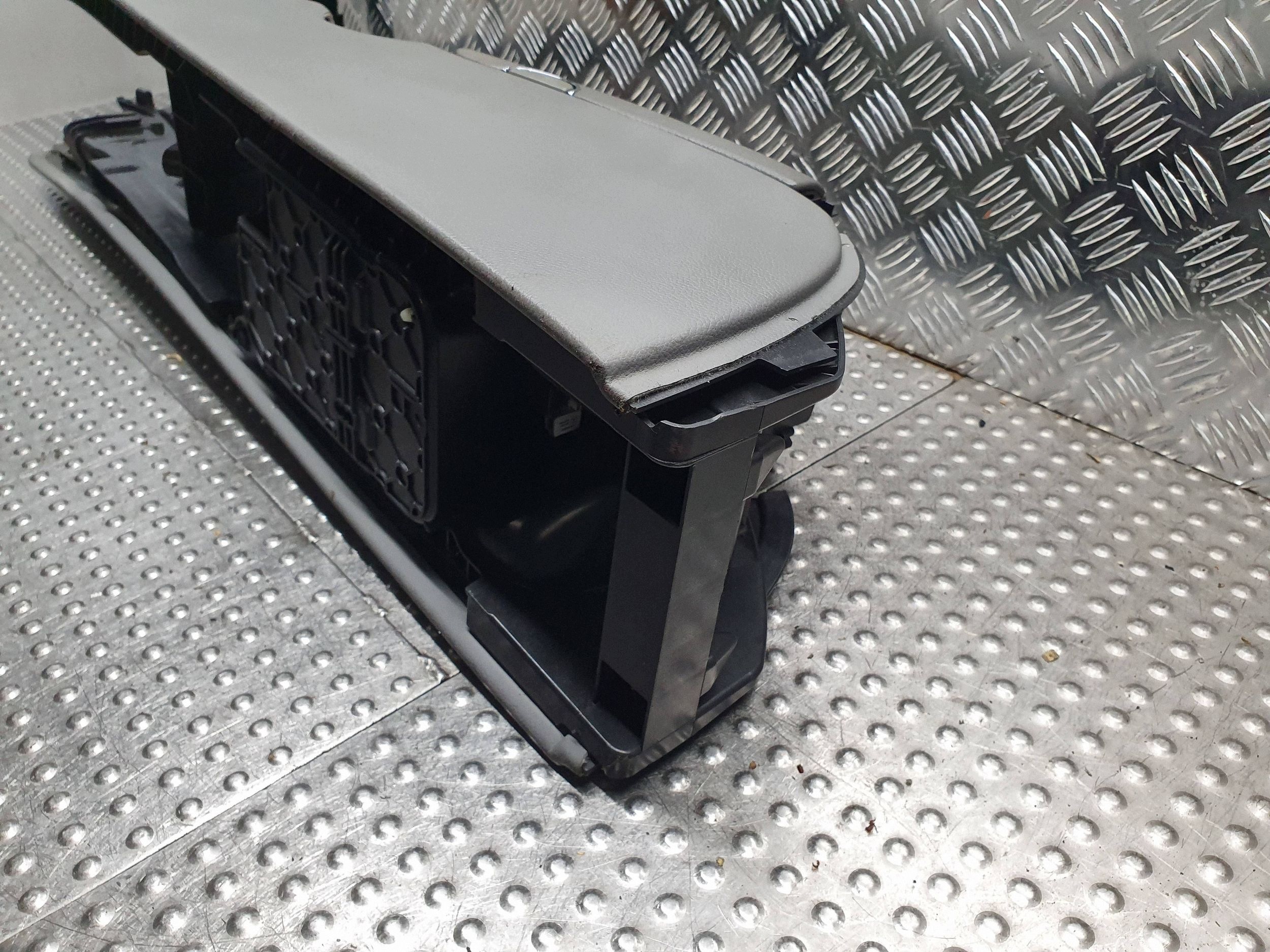 TUNEL central armrest A21986801350 MERCEDES CLS W219