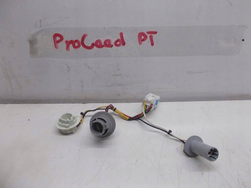 КОМПЛЕКТ МОНТАЖУ ФАРИ ПРАВИЙ ЗАД. KIA CEED PRO009r