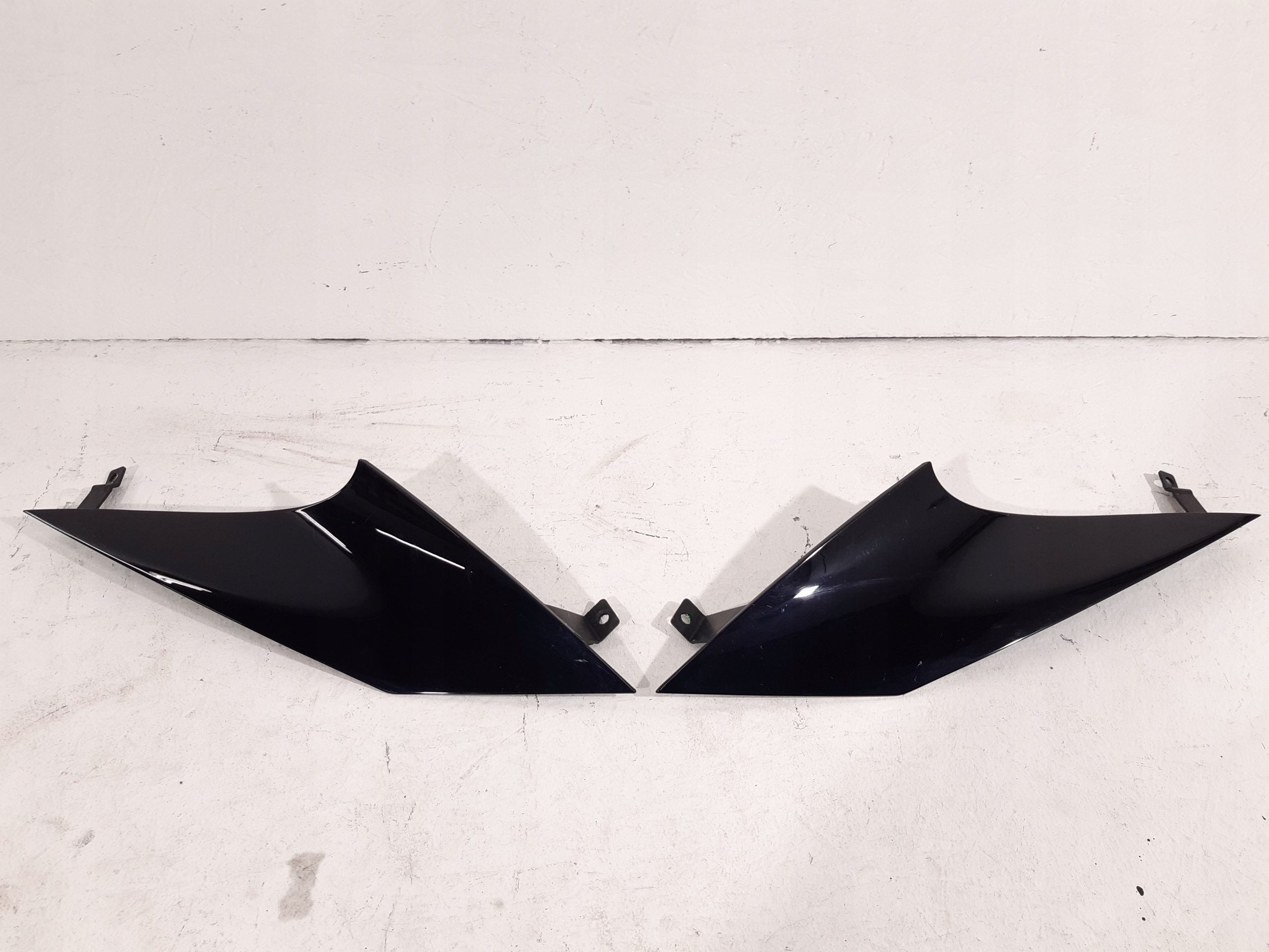 88129400 88129500 - FERRARI 812 SUPERFAST R / L кришка фари