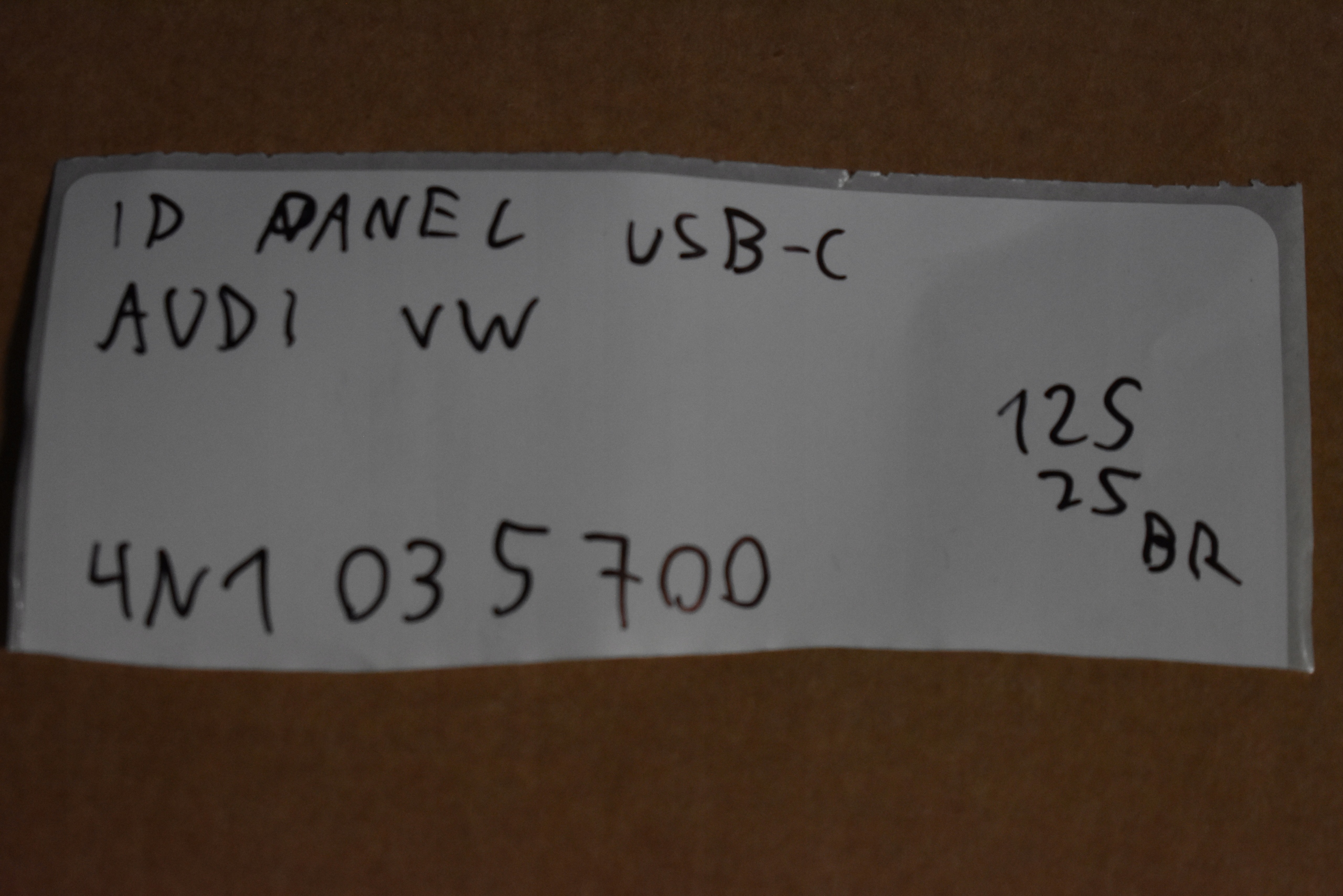 IDEALNY PANEL USB-C AUDI VW 1