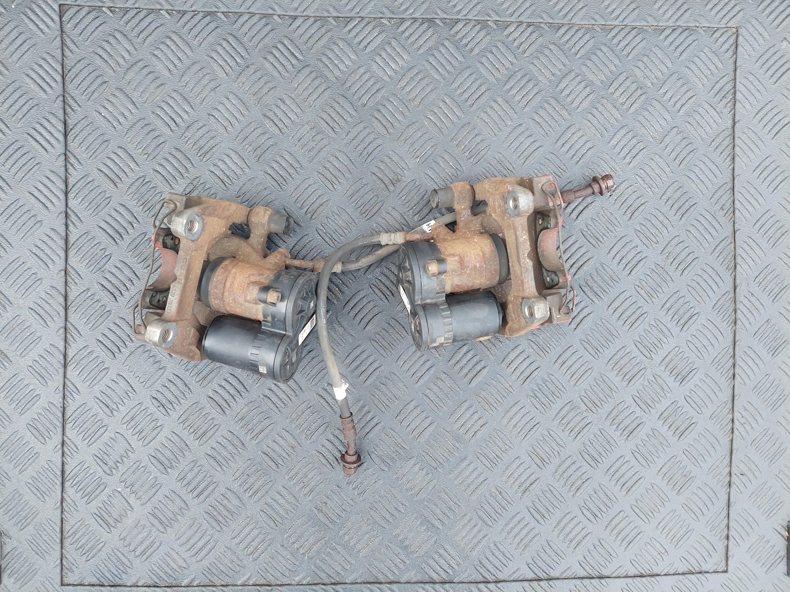 caliper rear part rear left right 2.0 D 4X4 JAGUAR F-PACE X761