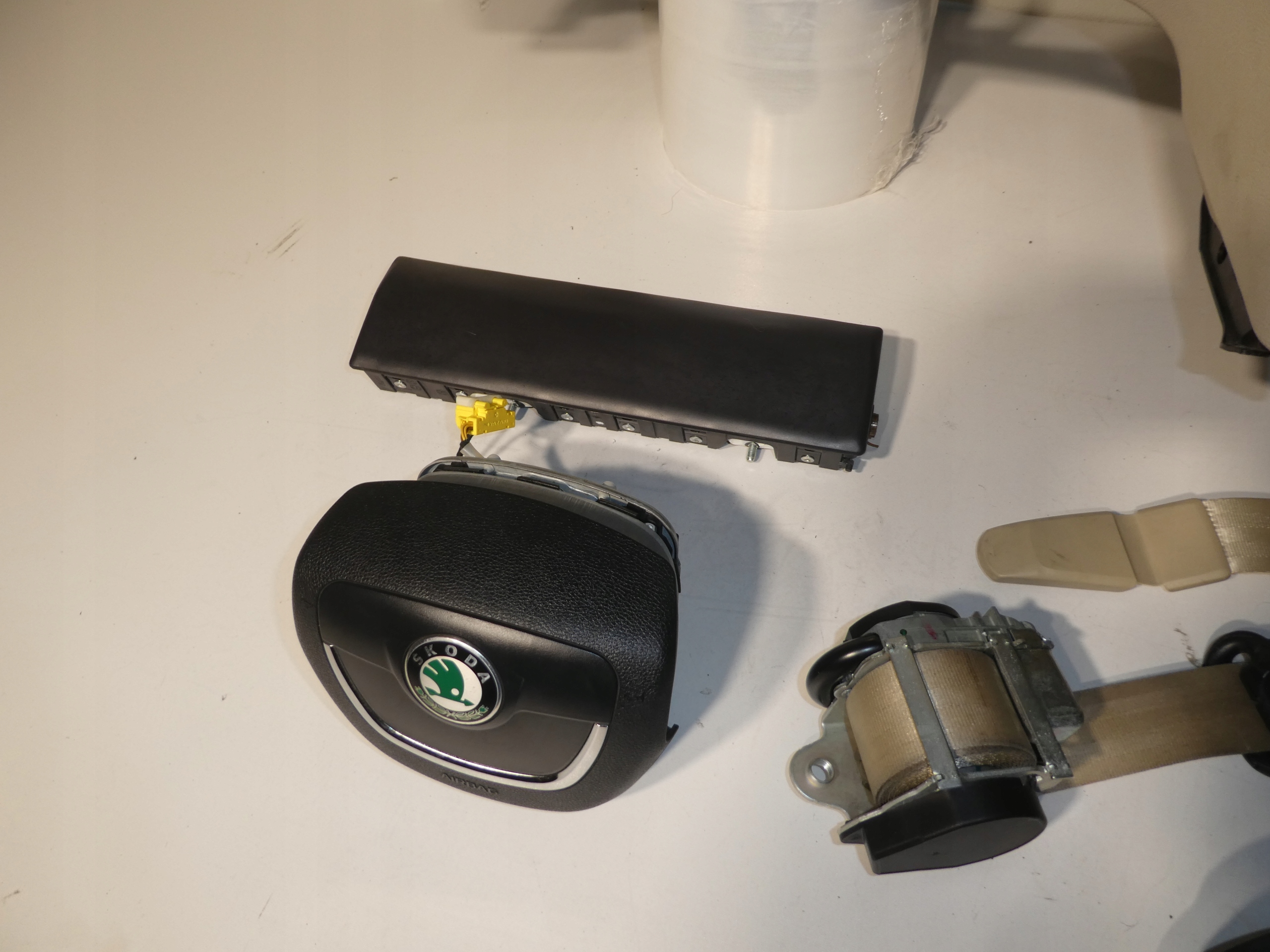 SKODA SUPERB II dashboard console airbag tension belts