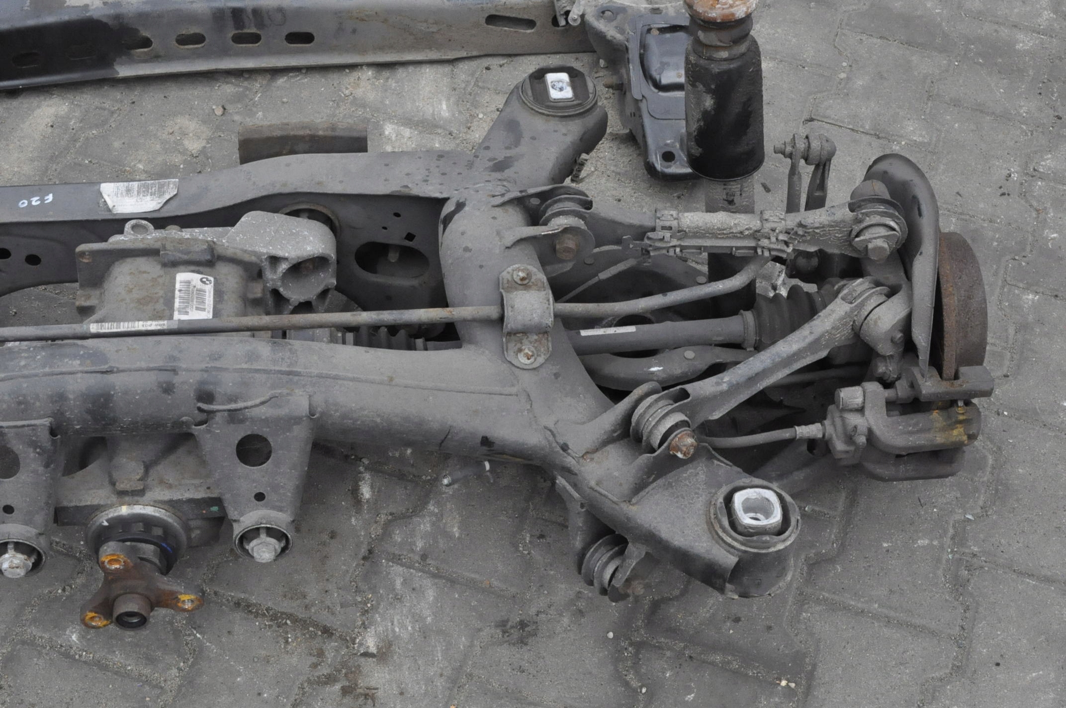 BMW F20 F21 1.5T ZAWIESZENIE BELKA TYŁ +ZACISKI PÓŁOSIE + MOST 7599466 3.08 Typ samochodu Samochody osobowe