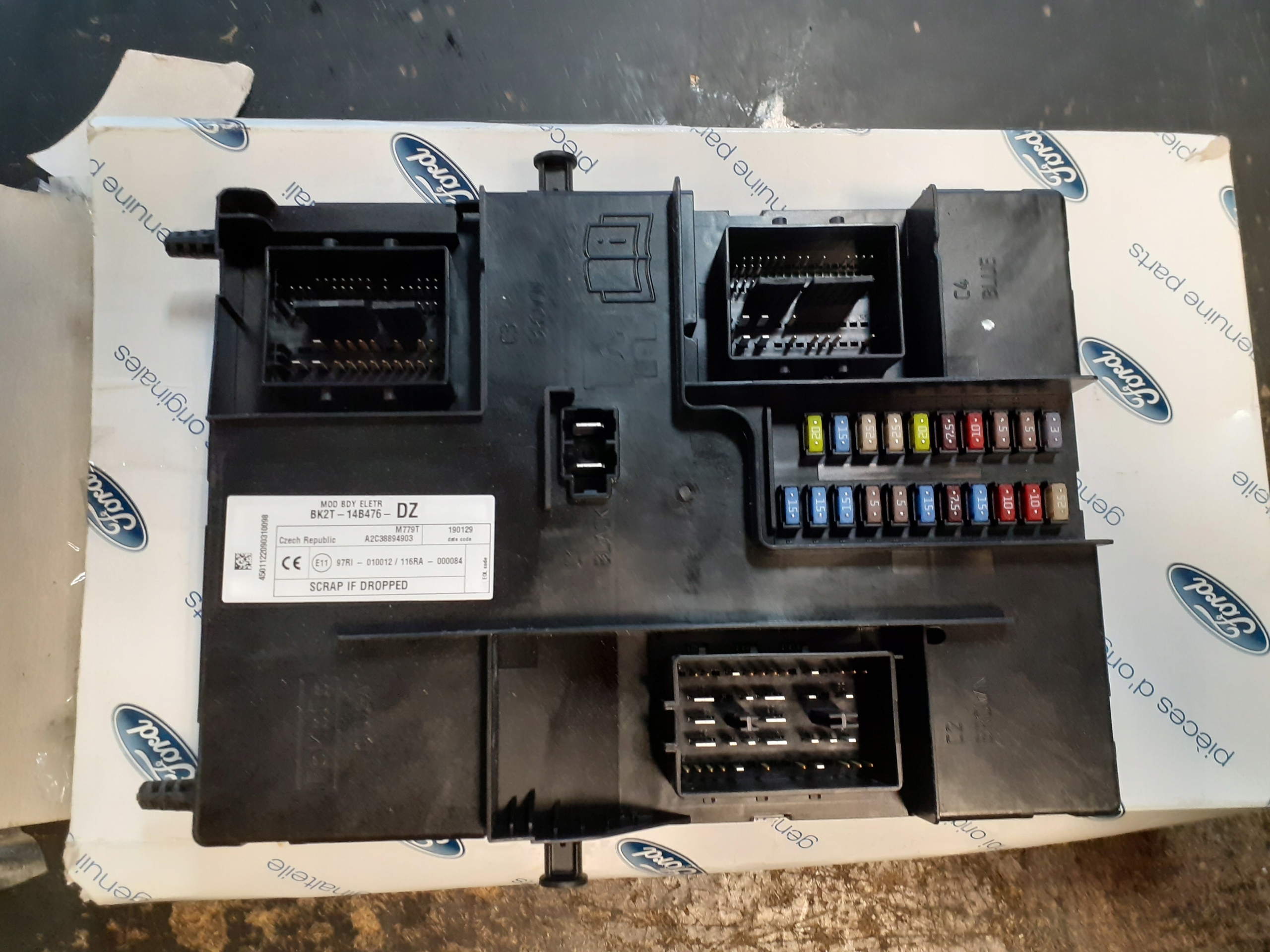 SKRZYNKA BCM MODUŁ BSI GK2T15604FAF FORD TRANSIT Producent części Ford OE