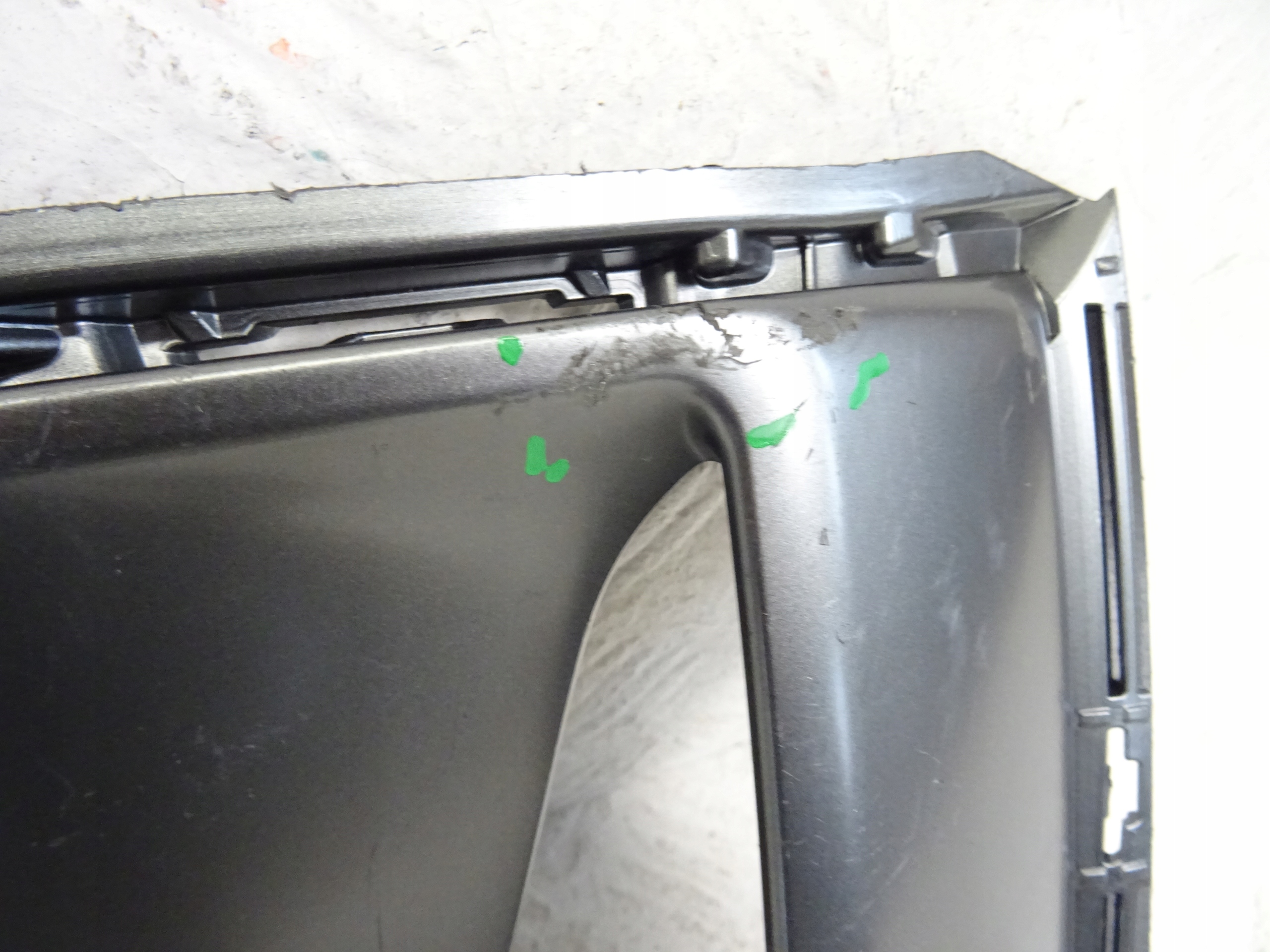 AUDI A6 85E E-TRON S-LINE left grid of a bumper front front