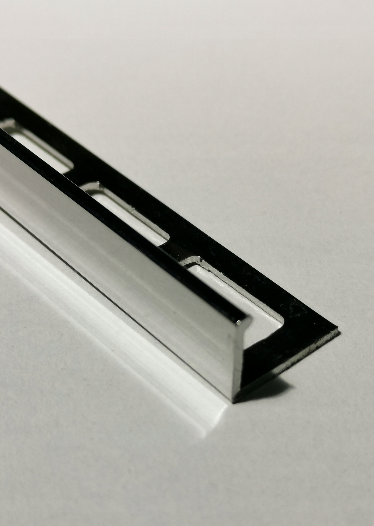 Chromovaná lišta na glazuru M10CH/250 cm