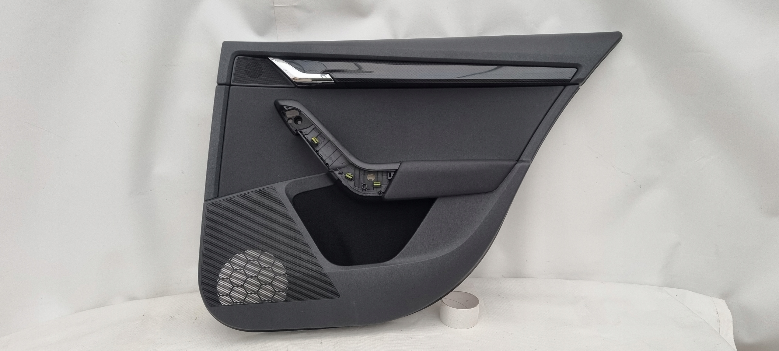 5E0867198 - SKODA OCTAVIA III RS БЕКОН ЗАДНЯЯ ДВЕРЬ P CARBON