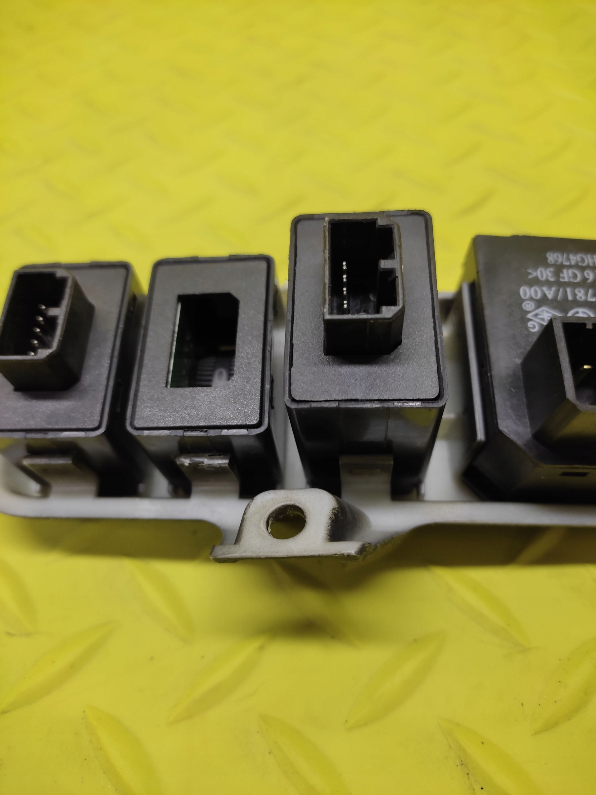 BRILLIANCE BS6 mirror control switch 3002781