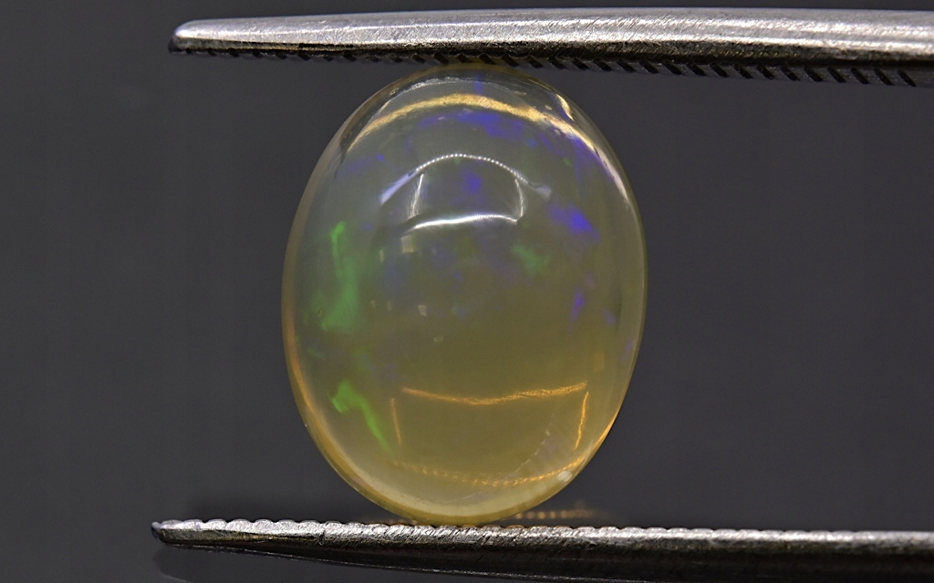Opál z Etiopie kabošon ovál 10x8 mm