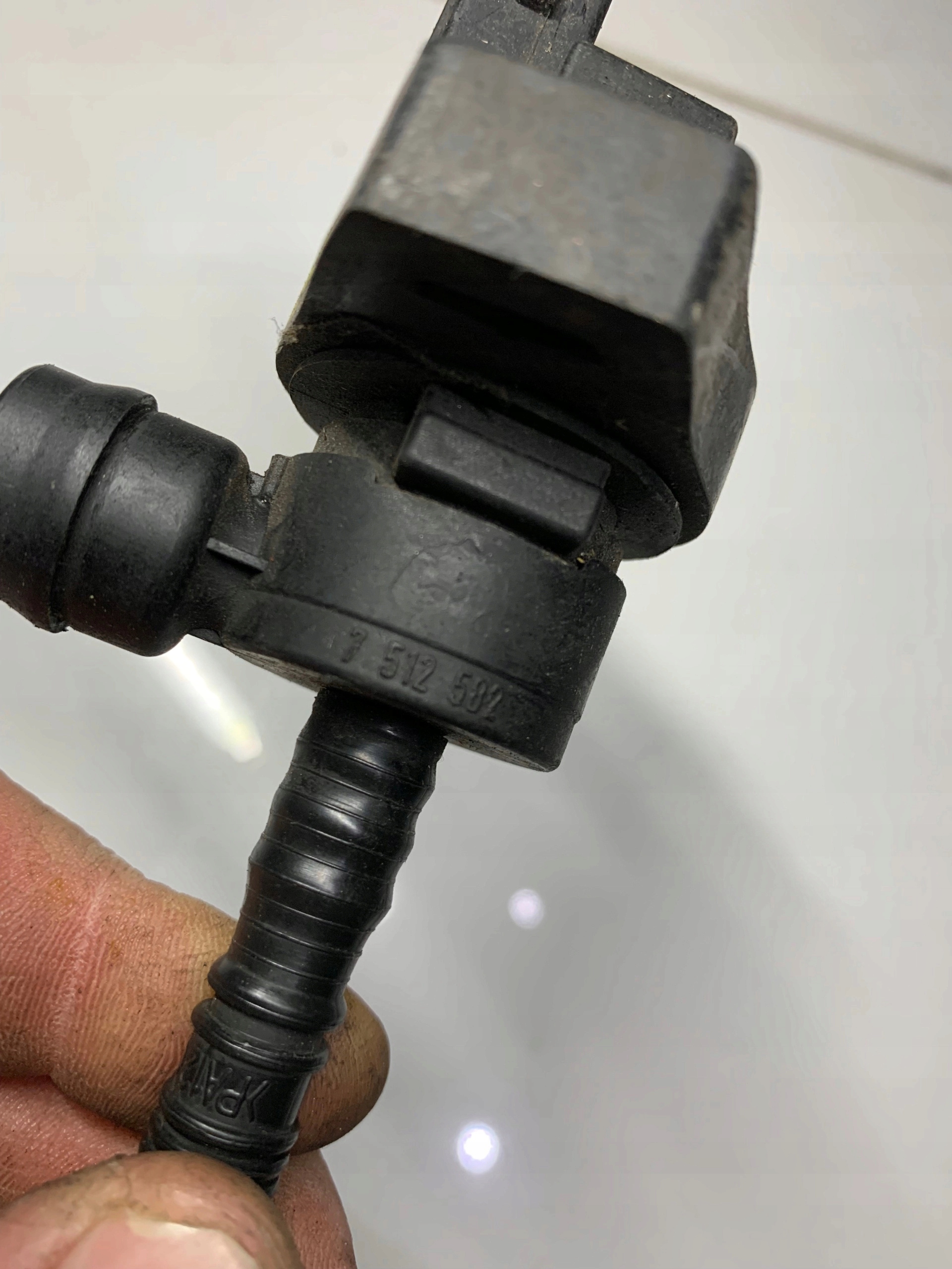 ventil vakum 7512582 BMW E87 E90 E91 E92 E93