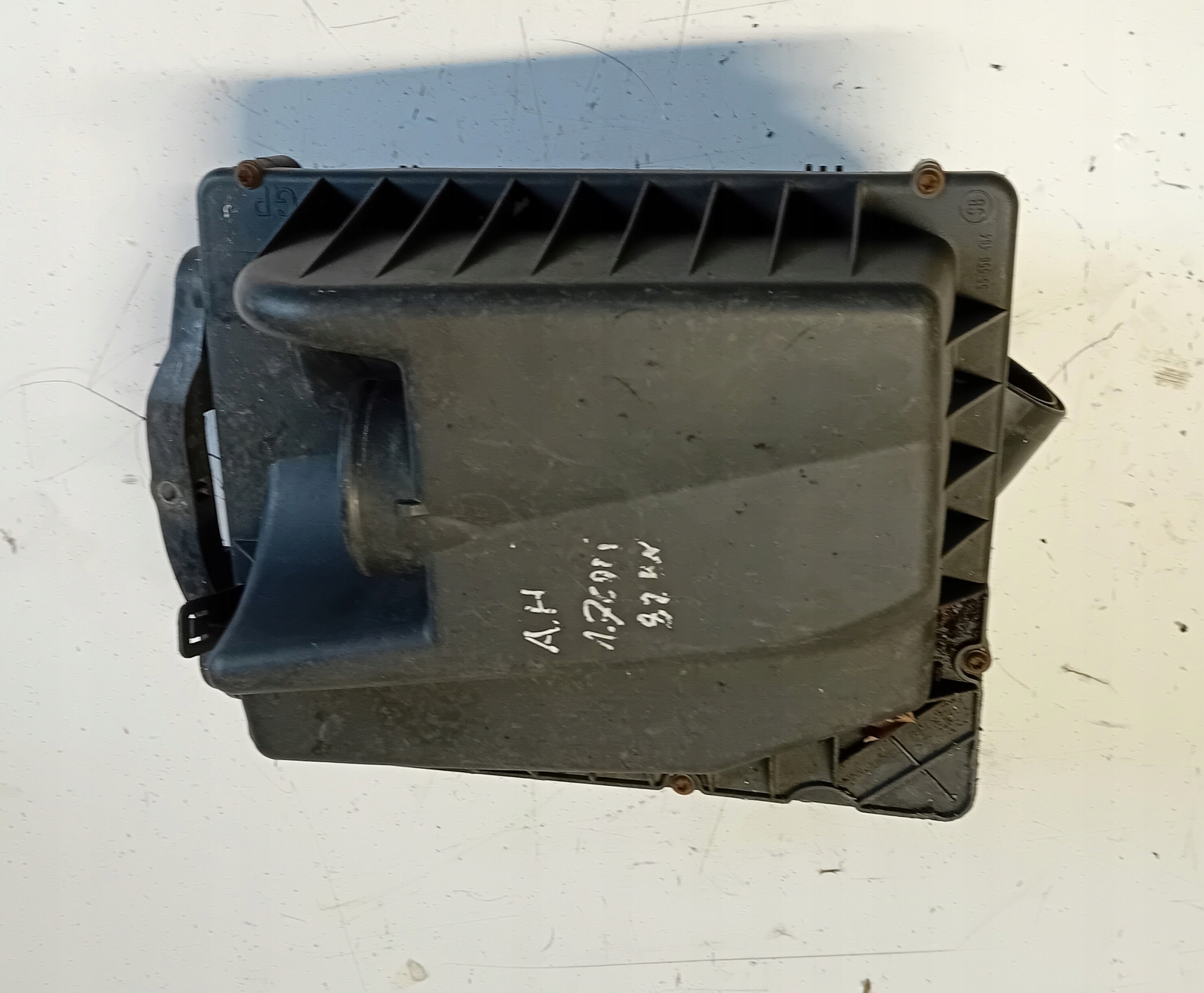 Gehäuse filter luft OPEL ASTRA H 1.7 CDTI 82KM 55556464