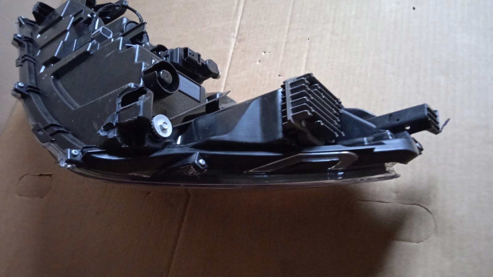 REFLEKTOR light right front TOYOTA COROLLA CROSS 22