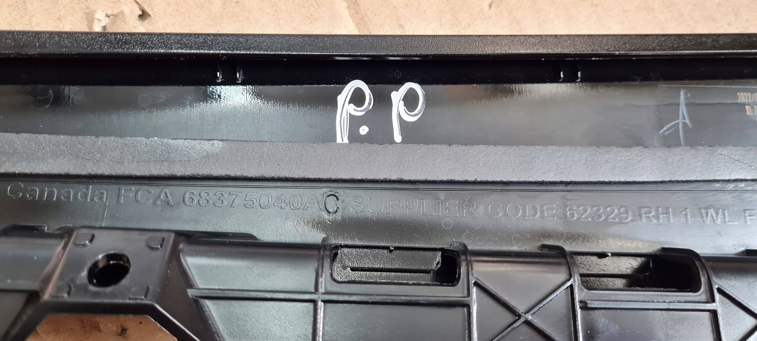 Jeep Grand Cherokee WL 2022 moulding vertical door cap right right front