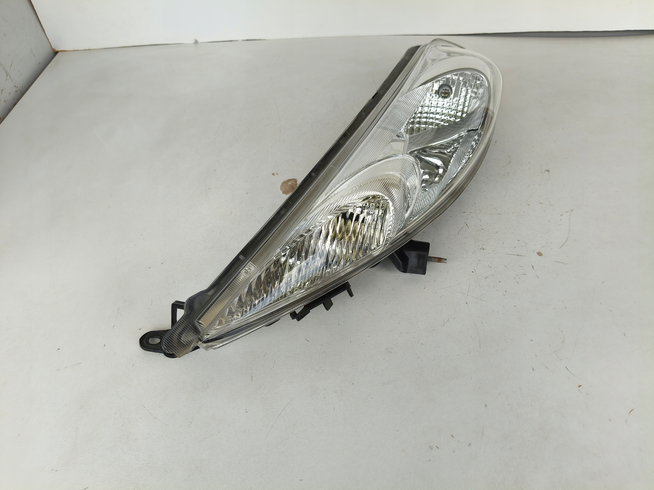 light left REFLEKTOR NISSAN JUKE 10-14