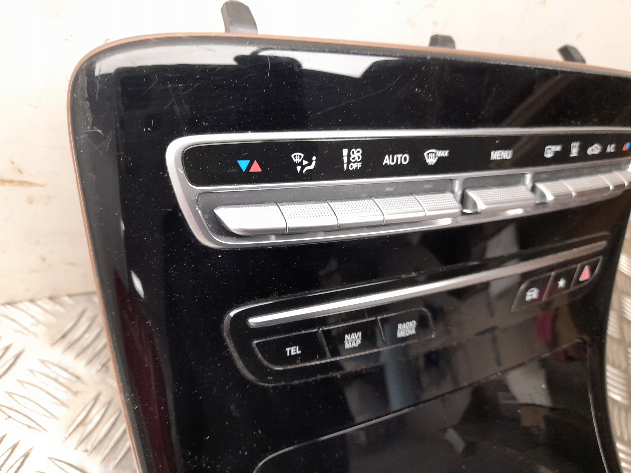 центральная консоль mercedes-benz EQC 2020 A2936803000